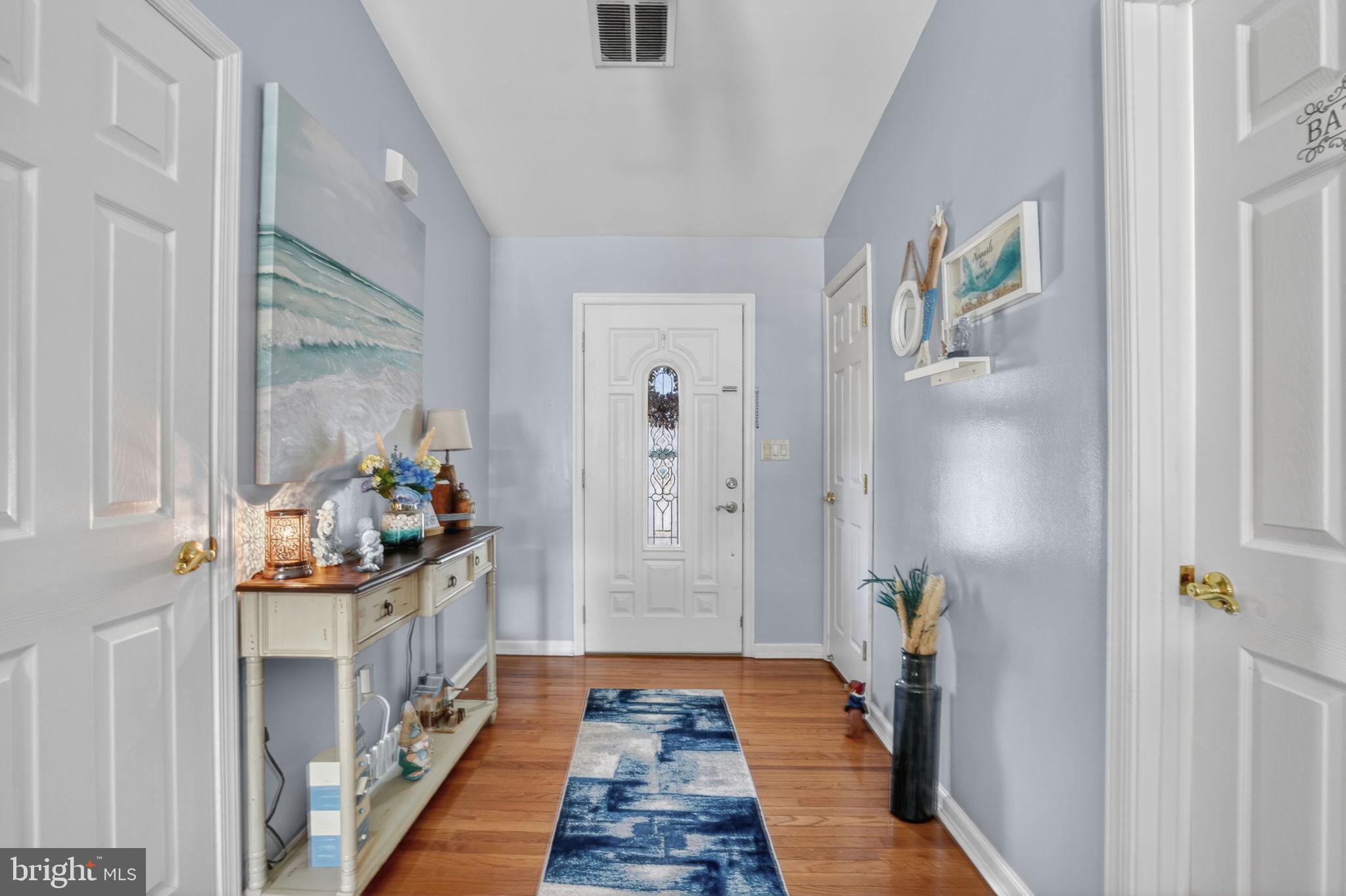 CAPTAIN'S COVE - Residential