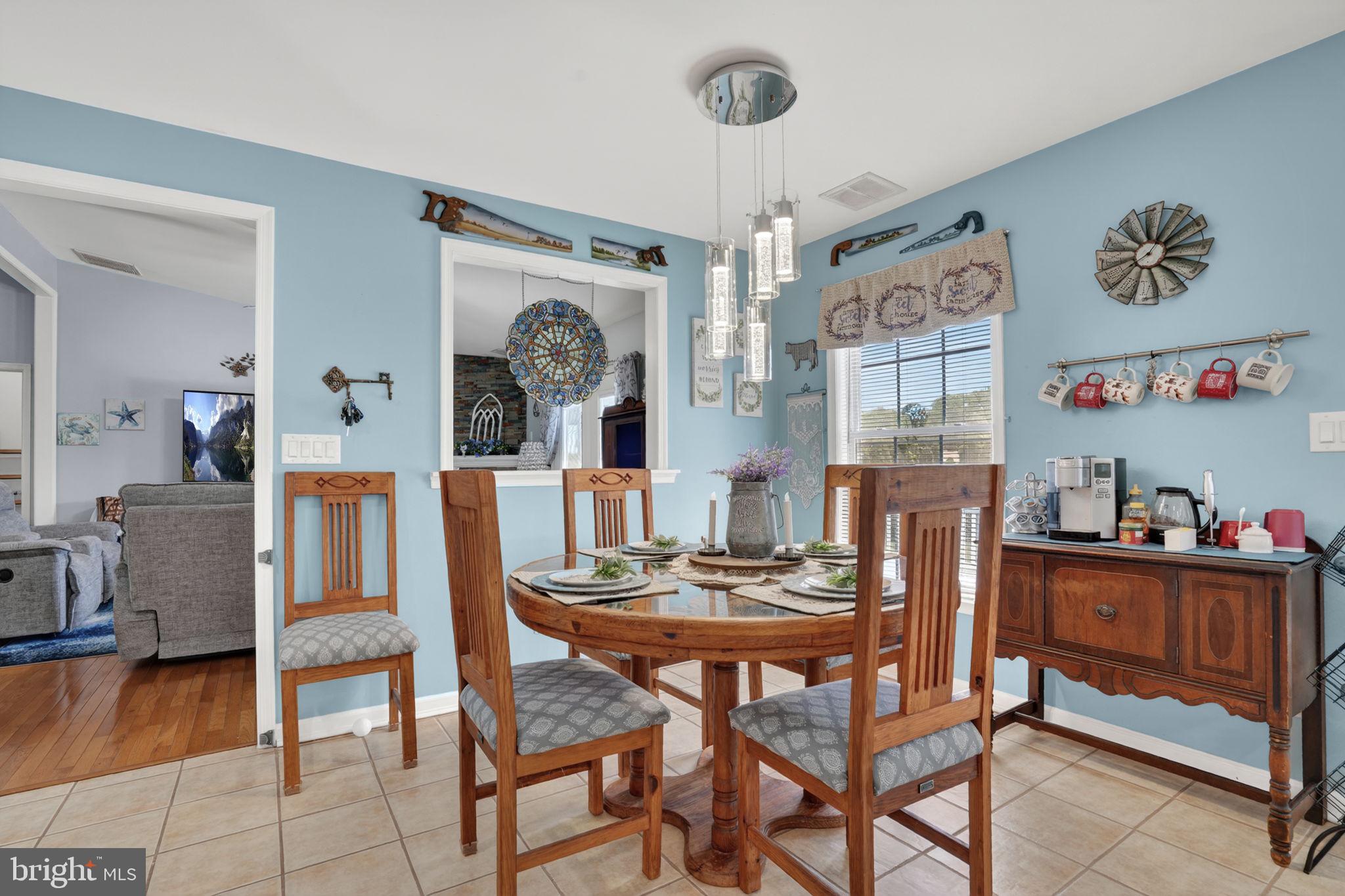 CAPTAIN'S COVE - Residential