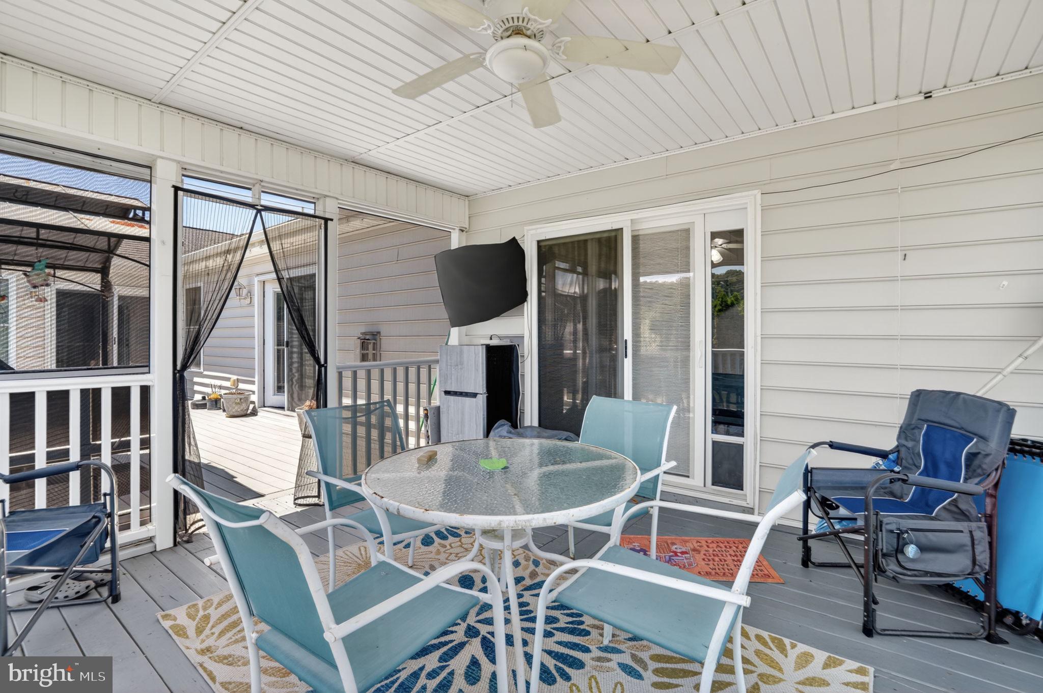 CAPTAIN'S COVE - Residential