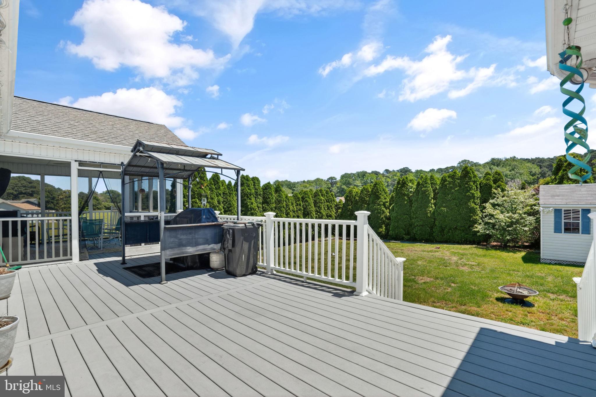 CAPTAIN'S COVE - Residential