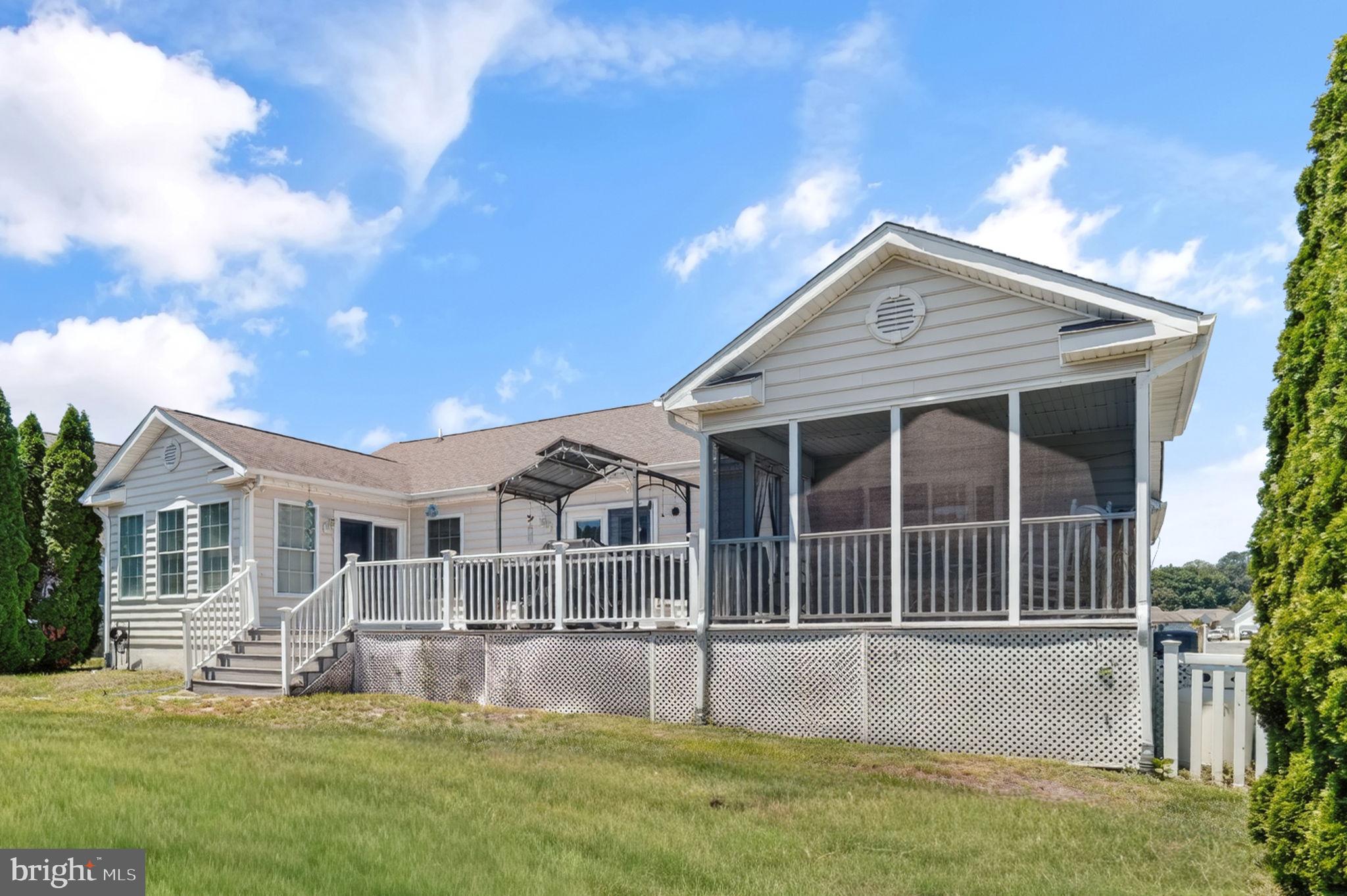 CAPTAIN'S COVE - Residential