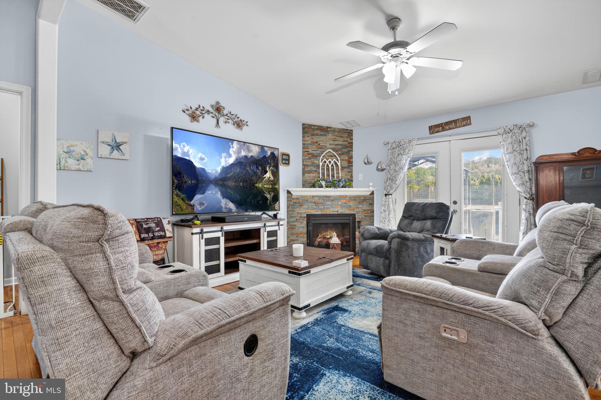 CAPTAIN'S COVE - Residential