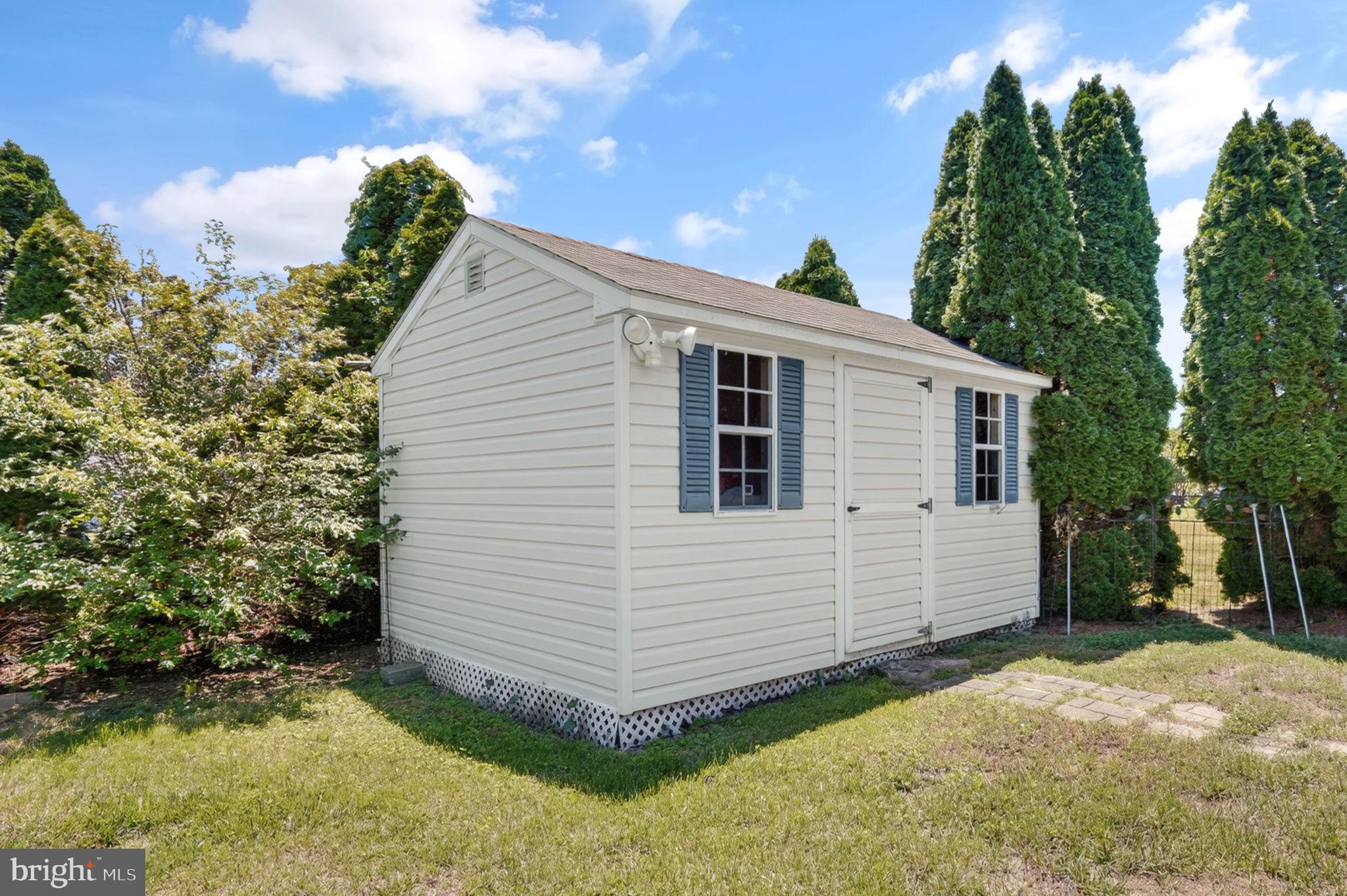 CAPTAIN'S COVE - Residential