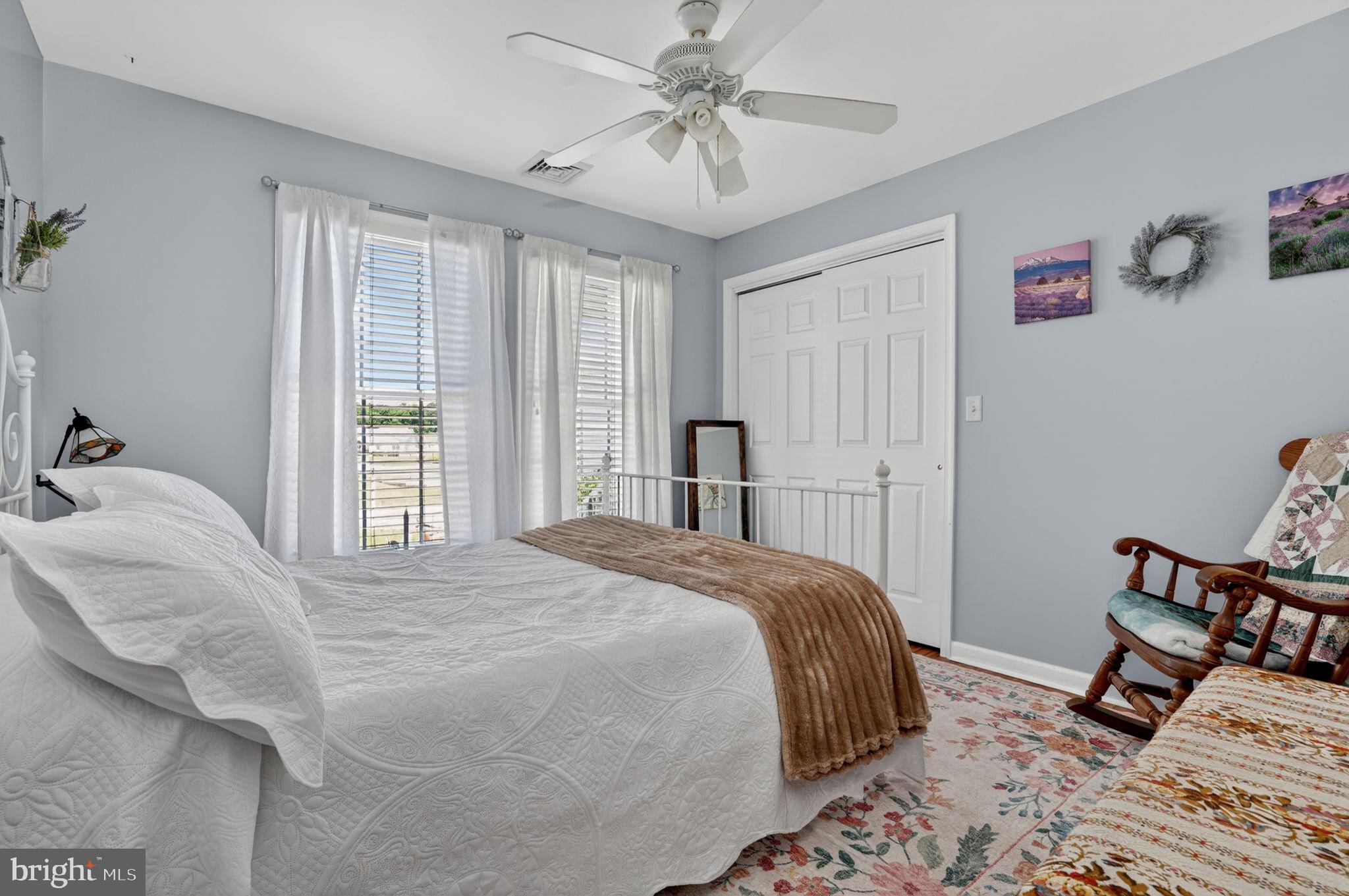 CAPTAIN'S COVE - Residential