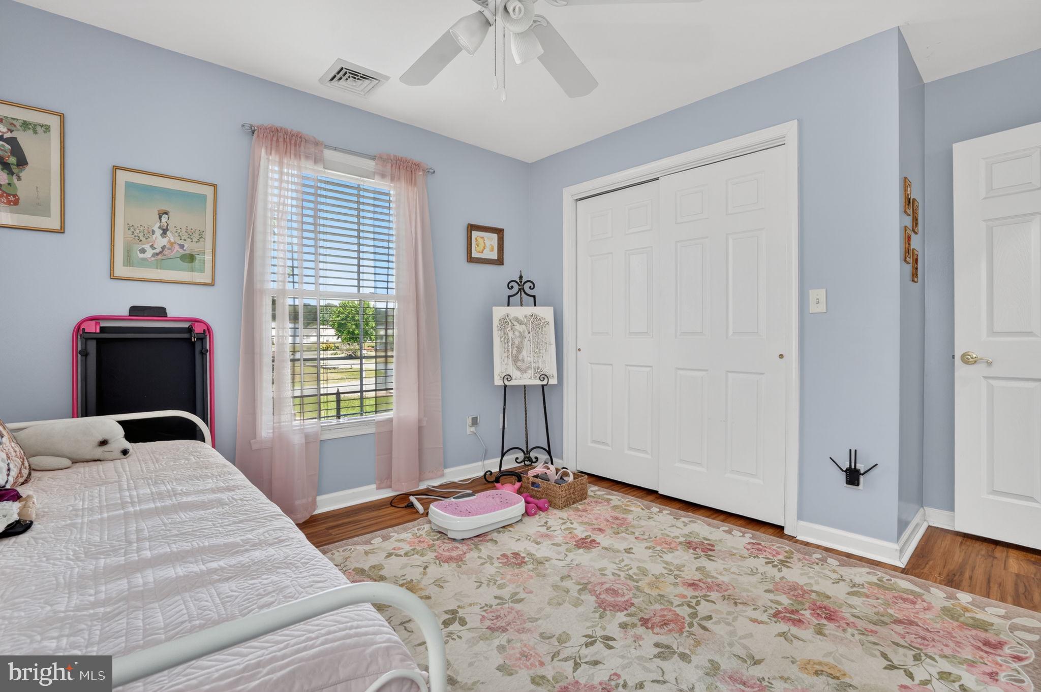 CAPTAIN'S COVE - Residential