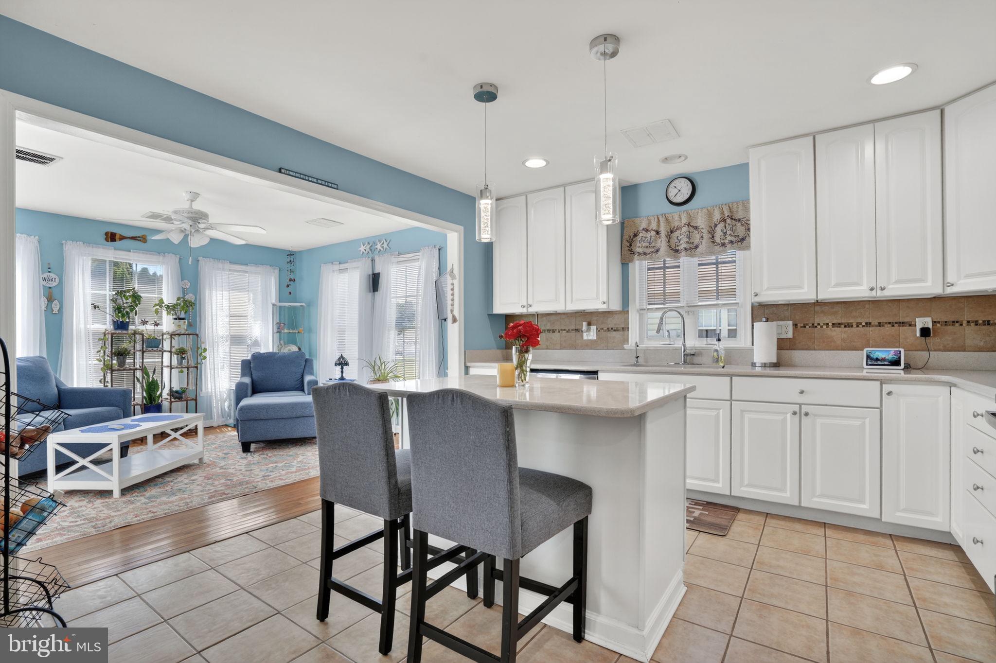 CAPTAIN'S COVE - Residential