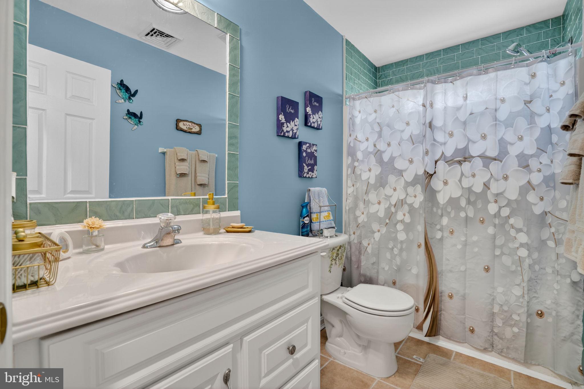 CAPTAIN'S COVE - Residential