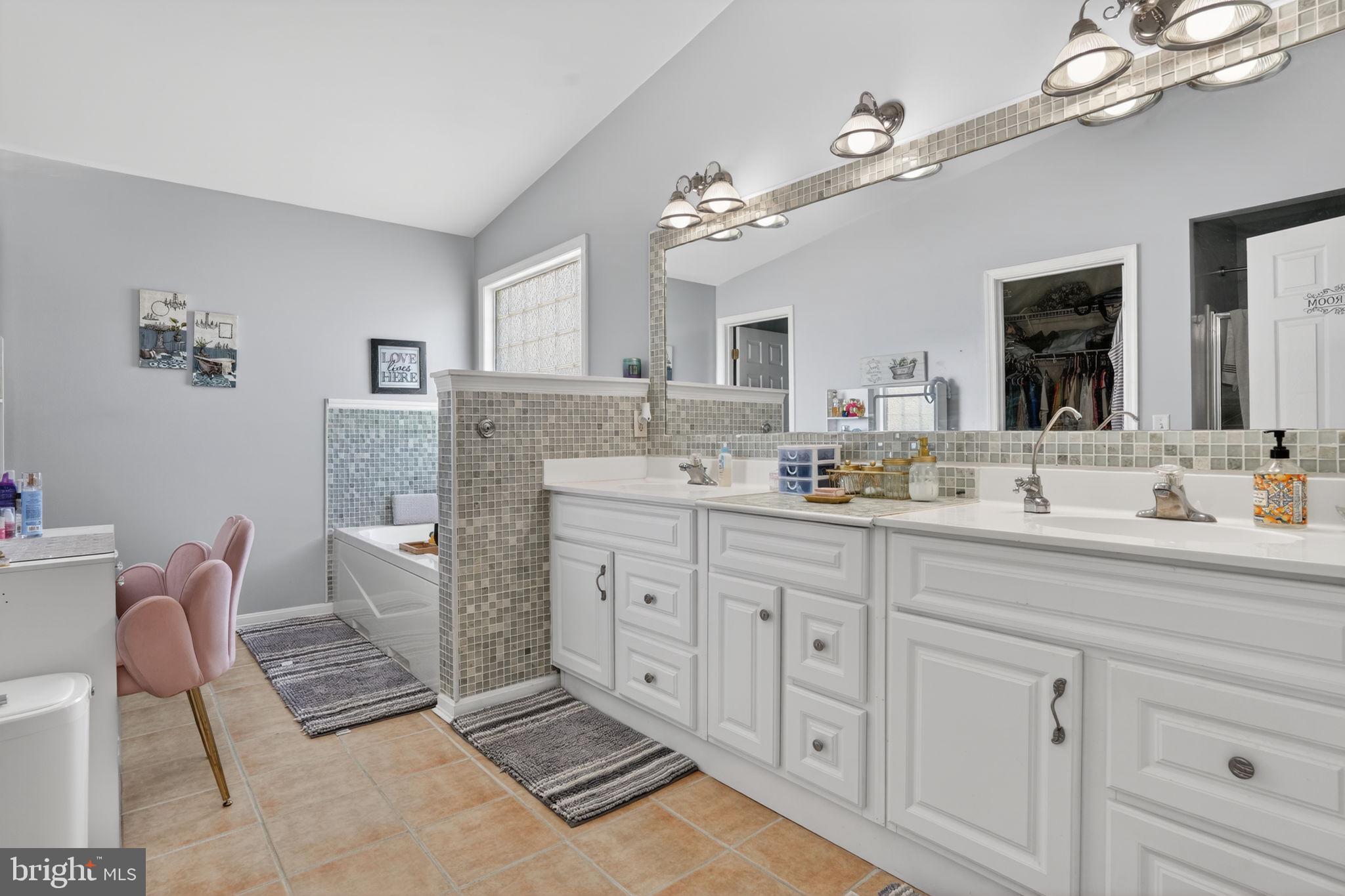CAPTAIN'S COVE - Residential