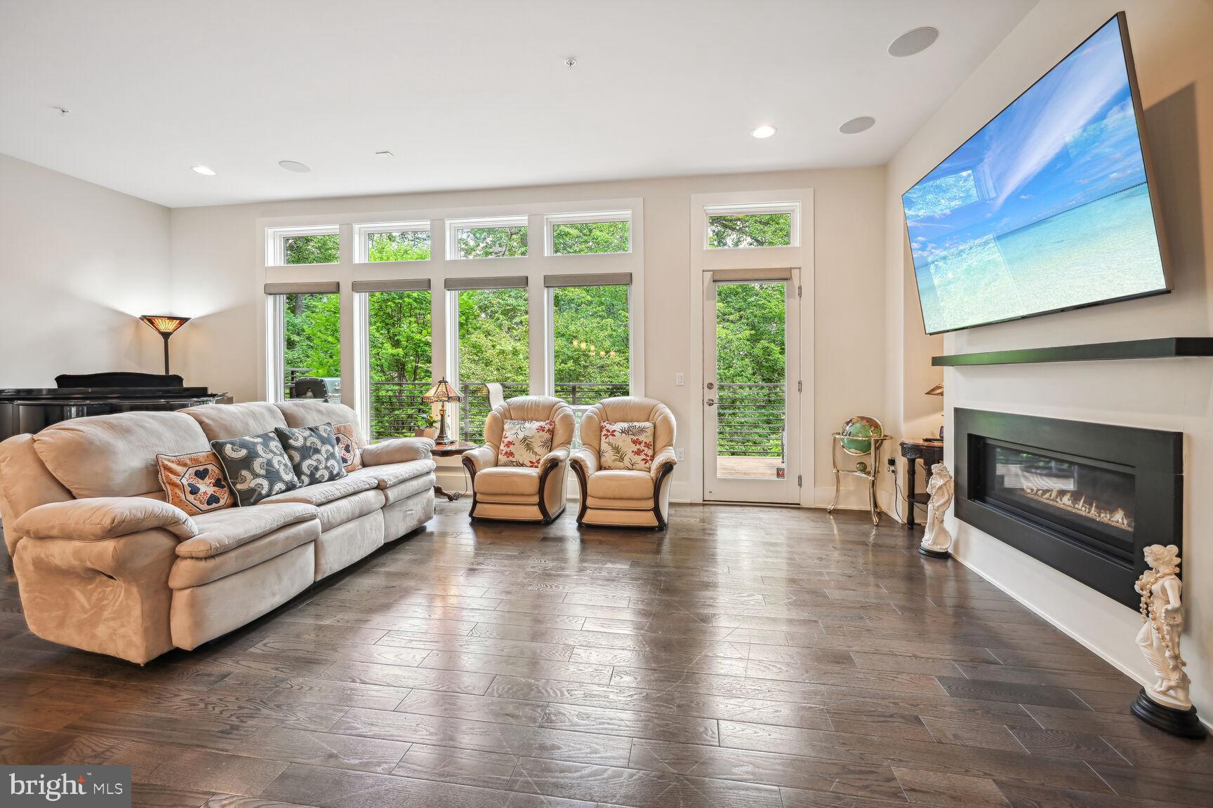 GROSVENOR HEIGHTS - Residential