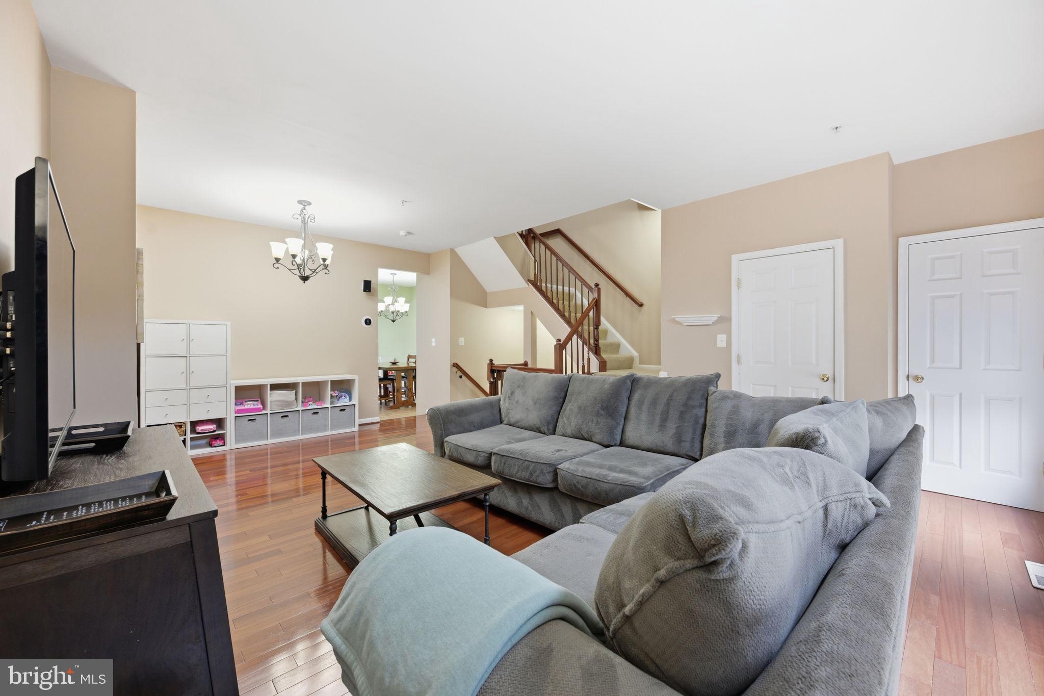 SEVEN OAKS - Residential
