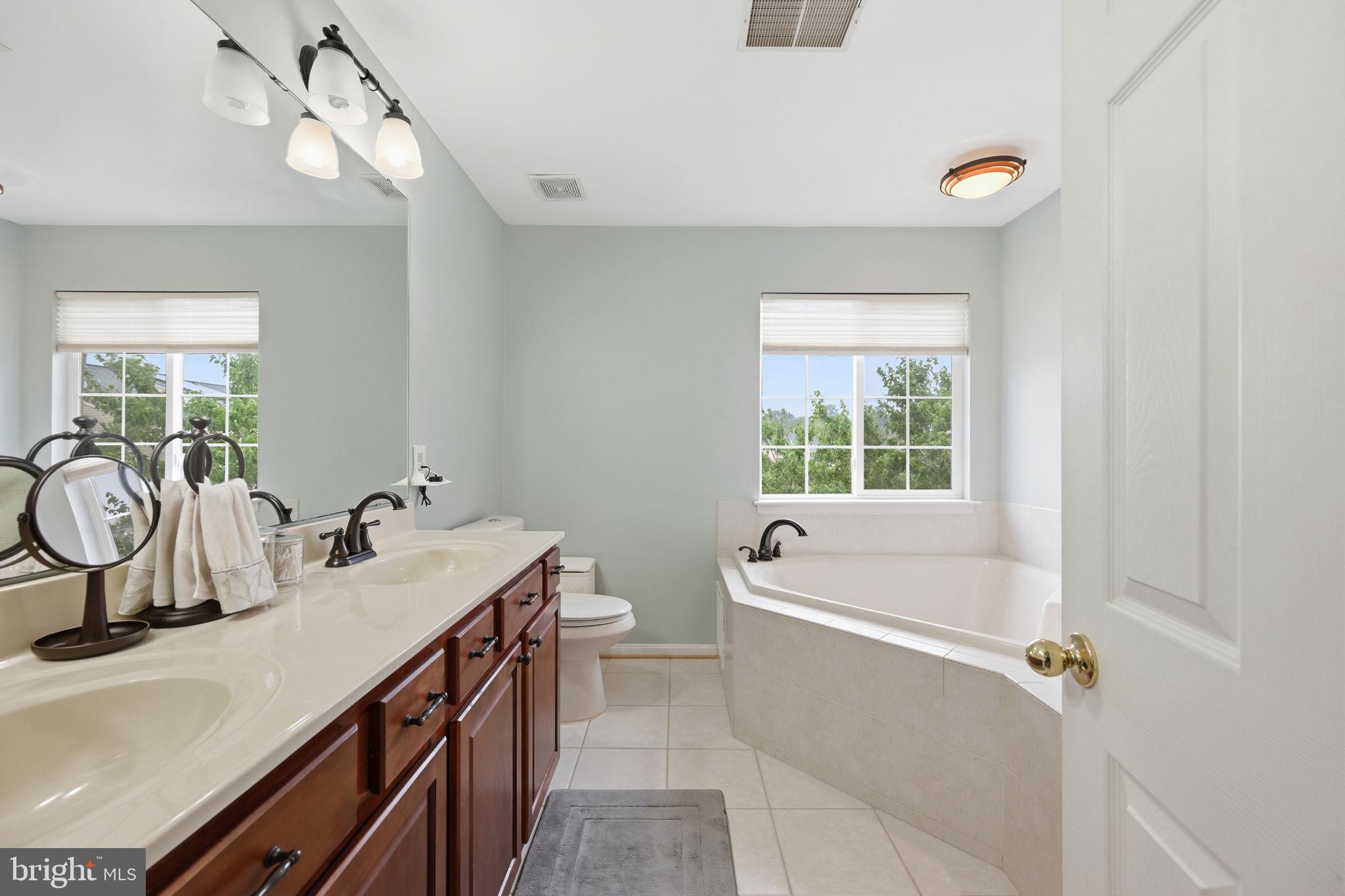 SEVEN OAKS - Residential