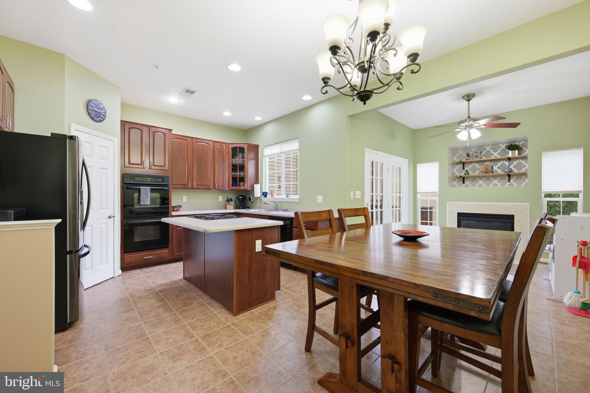 SEVEN OAKS - Residential