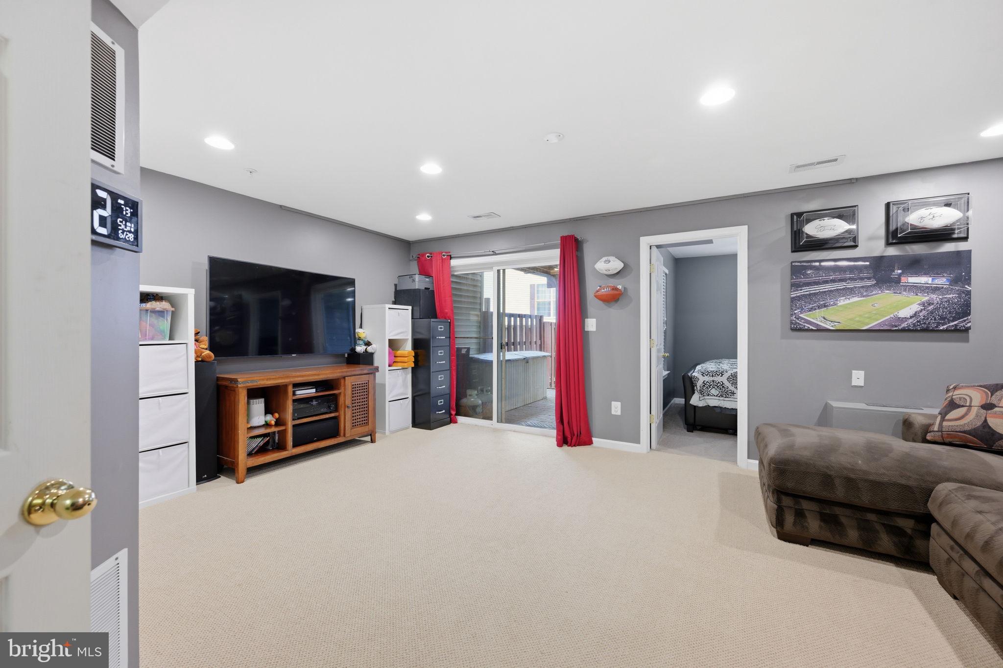 SEVEN OAKS - Residential