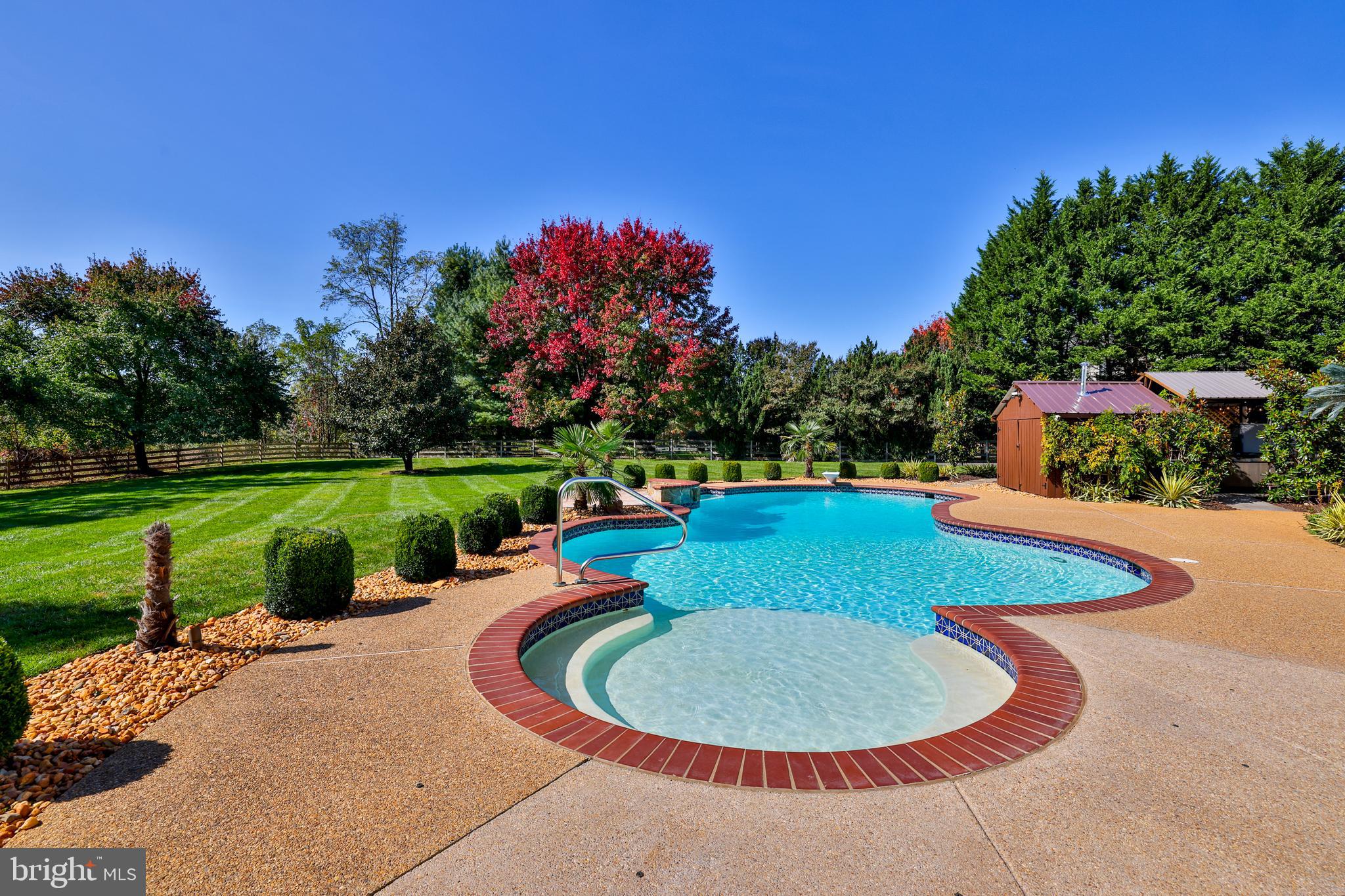 RASPBERRY FALLS - Residential