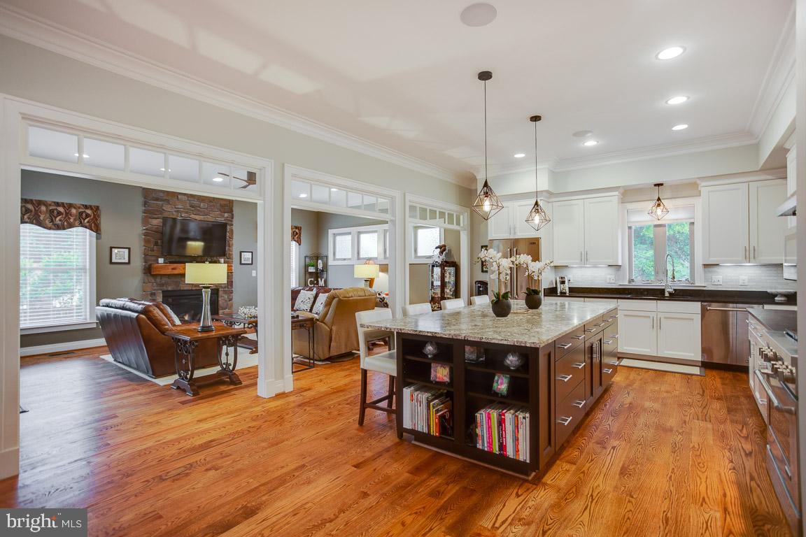 ADDISON HEIGHTS - Residential