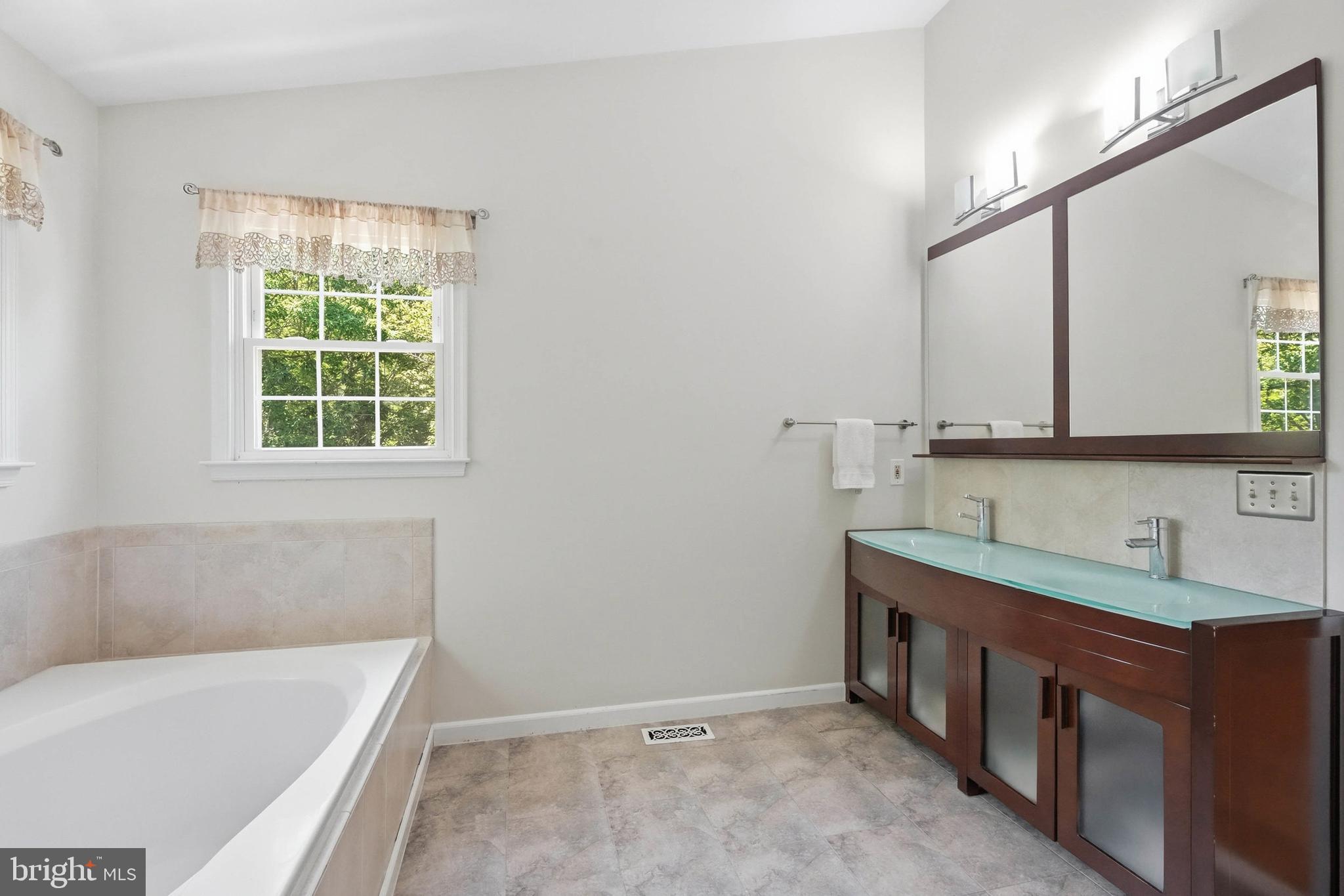 MOUNT HEBRON - Residential