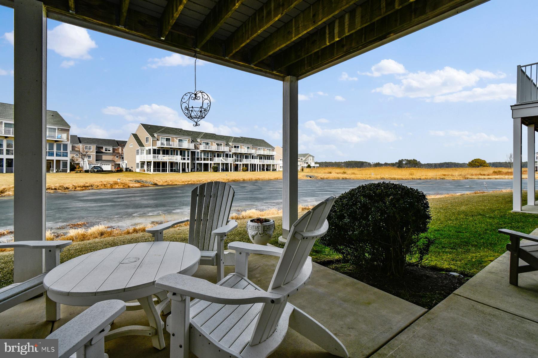 BAYVILLE SHORES - Residential