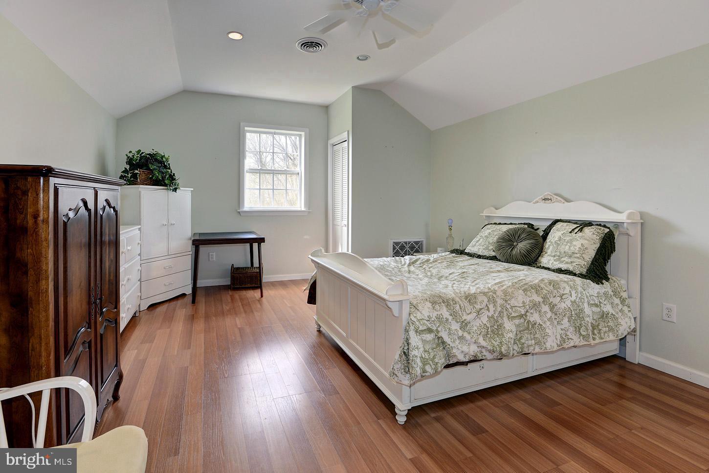 COMUS SUGARLOAF - Farm