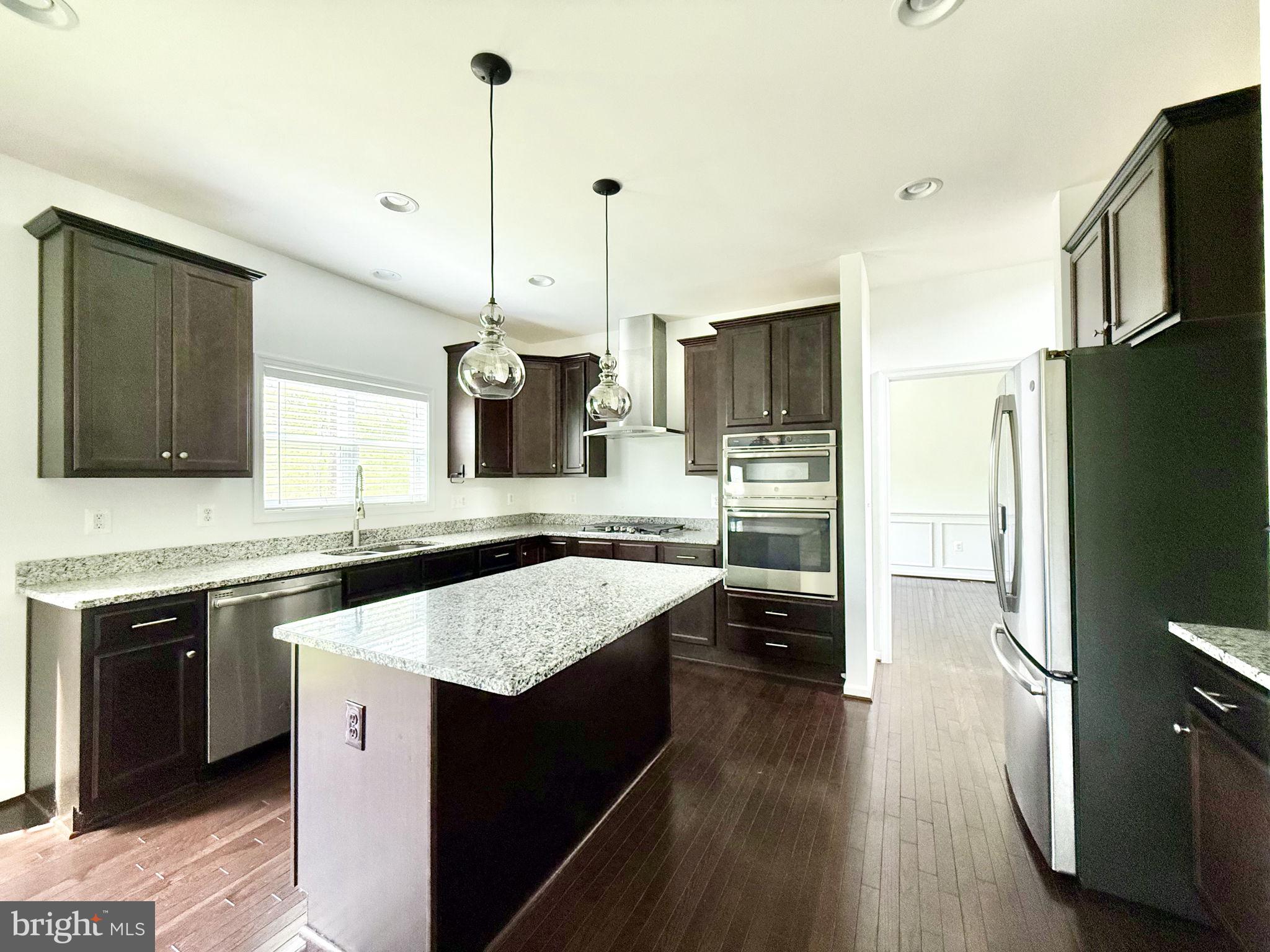 BROOKE POINT ESTATES - Residential Lease