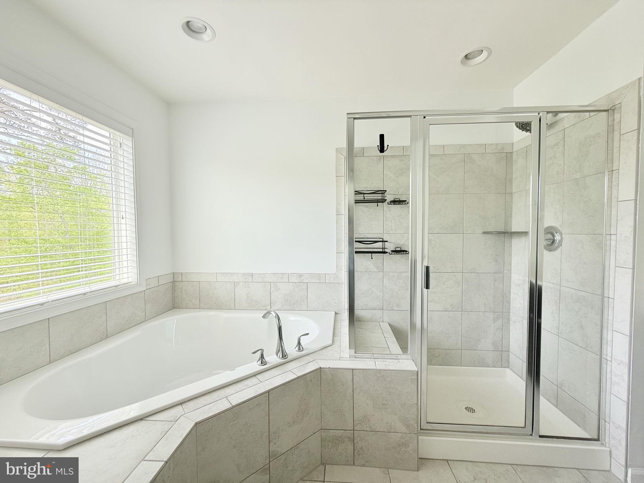 BROOKE POINT ESTATES - Residential Lease