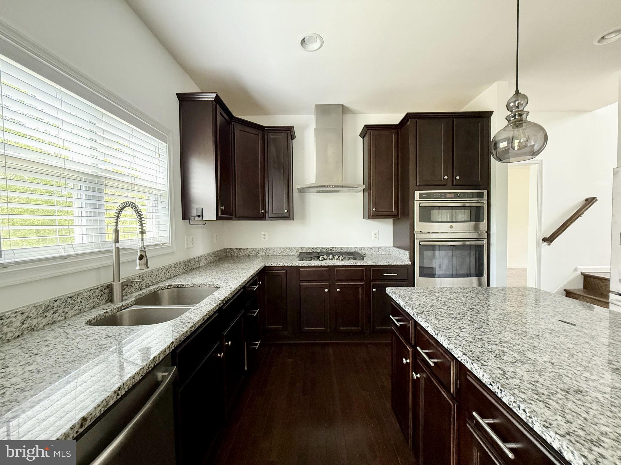 BROOKE POINT ESTATES - Residential Lease