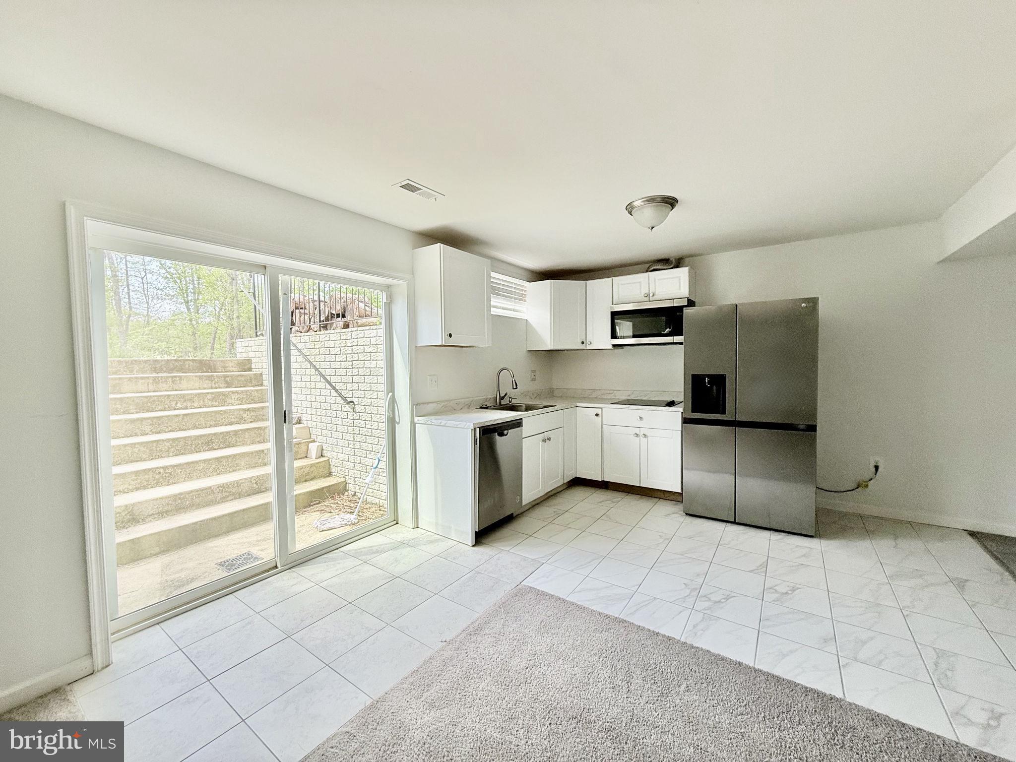 BROOKE POINT ESTATES - Residential Lease