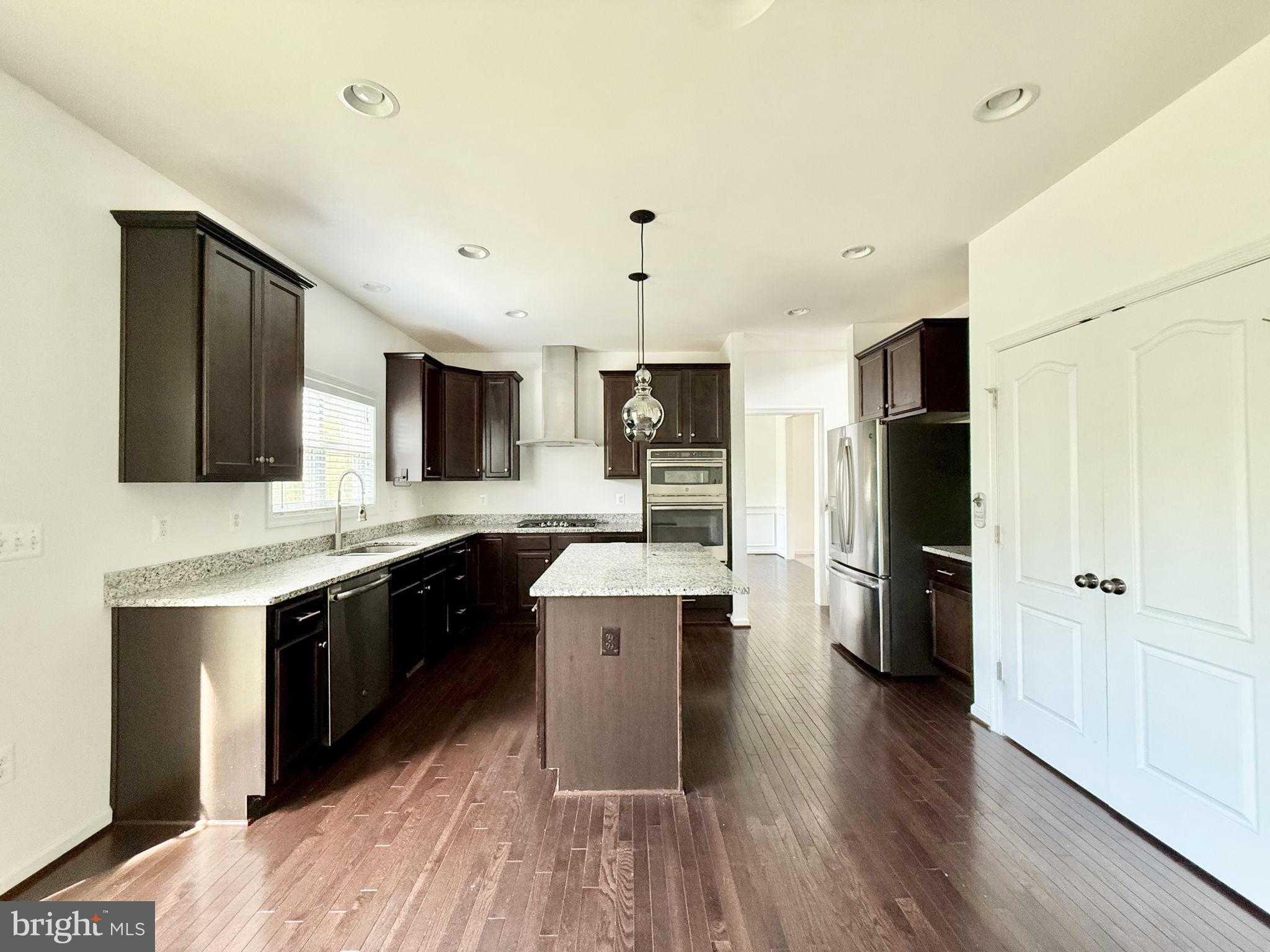 BROOKE POINT ESTATES - Residential Lease