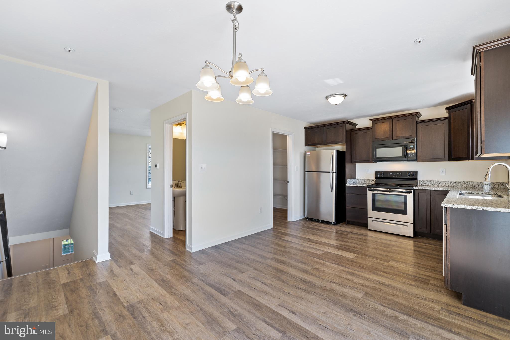 FRANKLIN SQUARE - Residential Lease