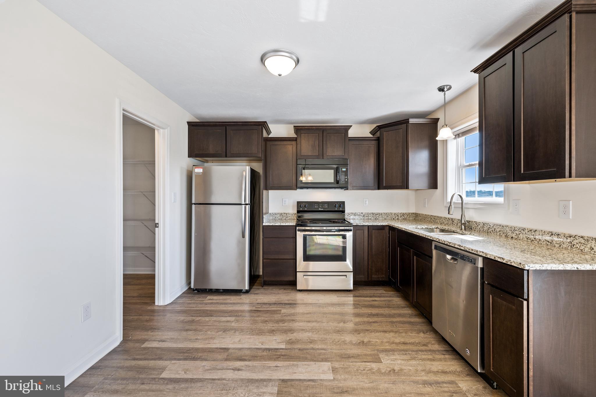 FRANKLIN SQUARE - Residential Lease