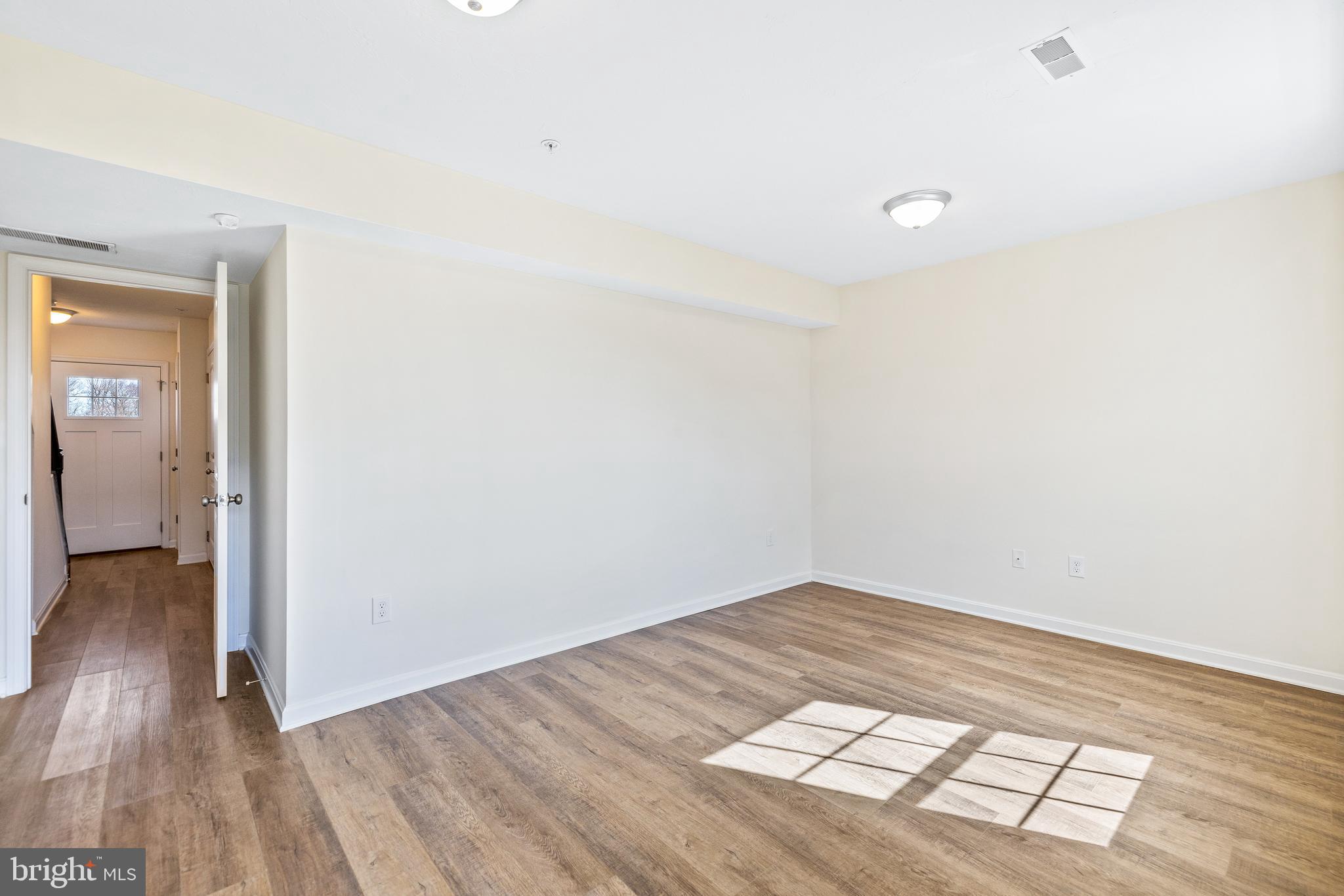FRANKLIN SQUARE - Residential Lease