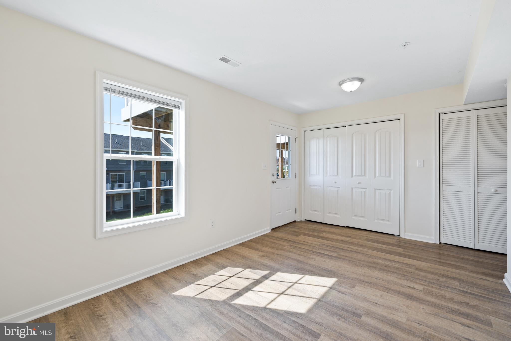 FRANKLIN SQUARE - Residential Lease
