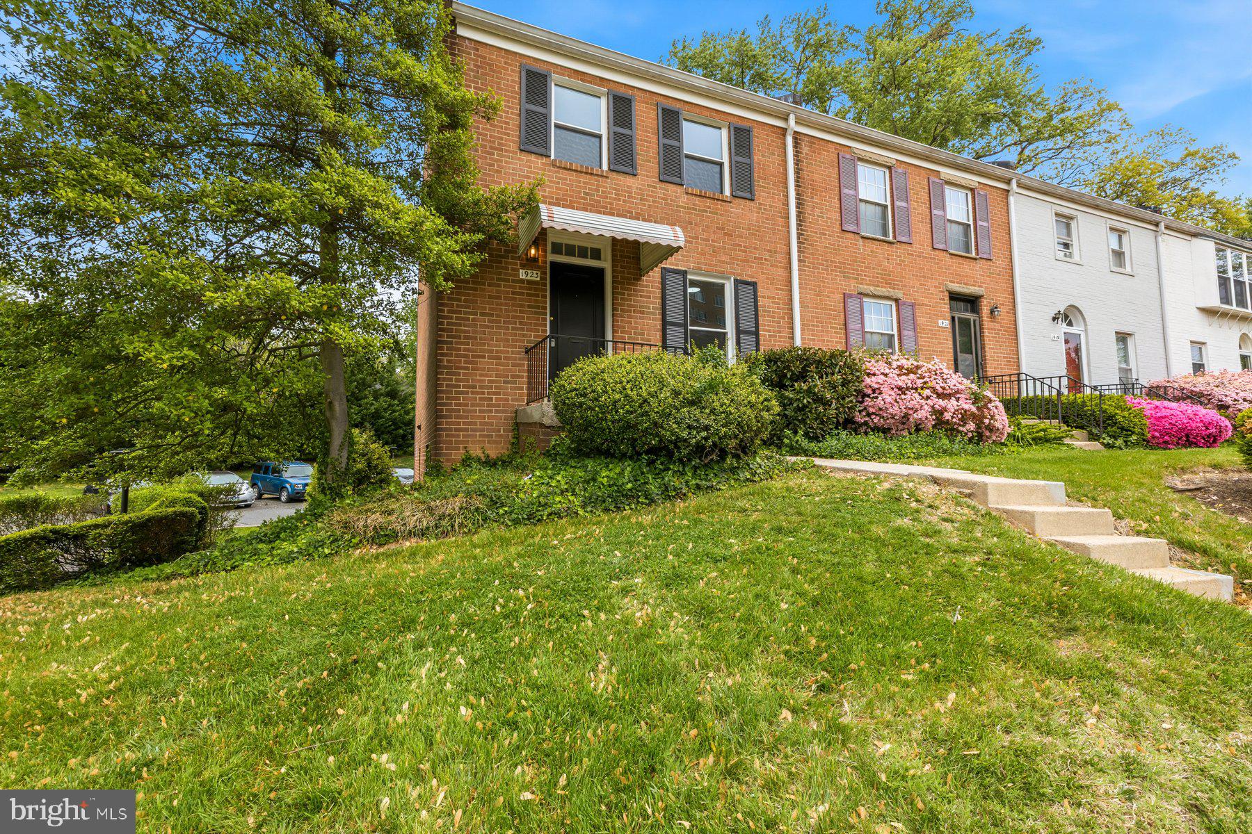 WOODSIDE VILLAGE - Residential