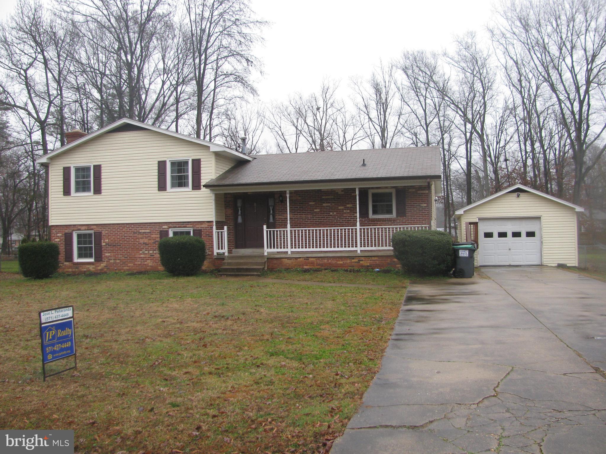 ***EXCELLENT LOCATION***CLOSE TO,SCHOOLS, SHOPPING, MAJOR HIGHWAYS***GREAT HOME IN EXCELLENT CONDITION WITH 4 BEDROOMS AND 2.5 BATHS*** CARPETS THROUGHOUT, NEW PAINT*** LAMINATED FLOORS***LARGE CLEAR LOT***DETACHED GARAGE AND PLENTY OF PARKING***GREAT HOME AT APARTMENT RENT PRICE***ALL APPLICATIONS MUST BY COMPLETED ONLINE AND PAID FOR ONLINE . APPLICATIO FEE OF $49.99 PER ADULT*** SECURITY DEPOSIT WITH CERTIFIED FUNDS, ZELLE TRANSFERS ARE ALLOWED.*** HURRY B4 IT'S GONE! PLEASE REMOVE SHOES UPON ENTERING THE HOME, THANK YOU.