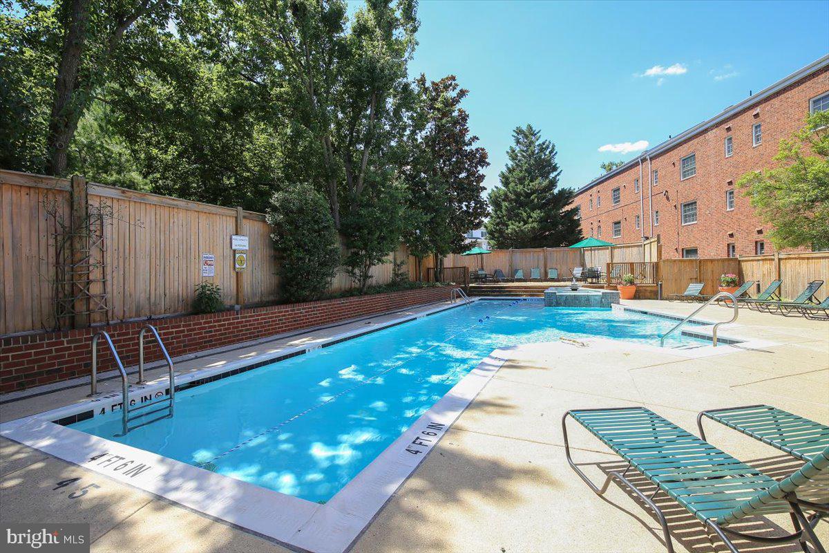 POTOWMACK CROSSING - Residential