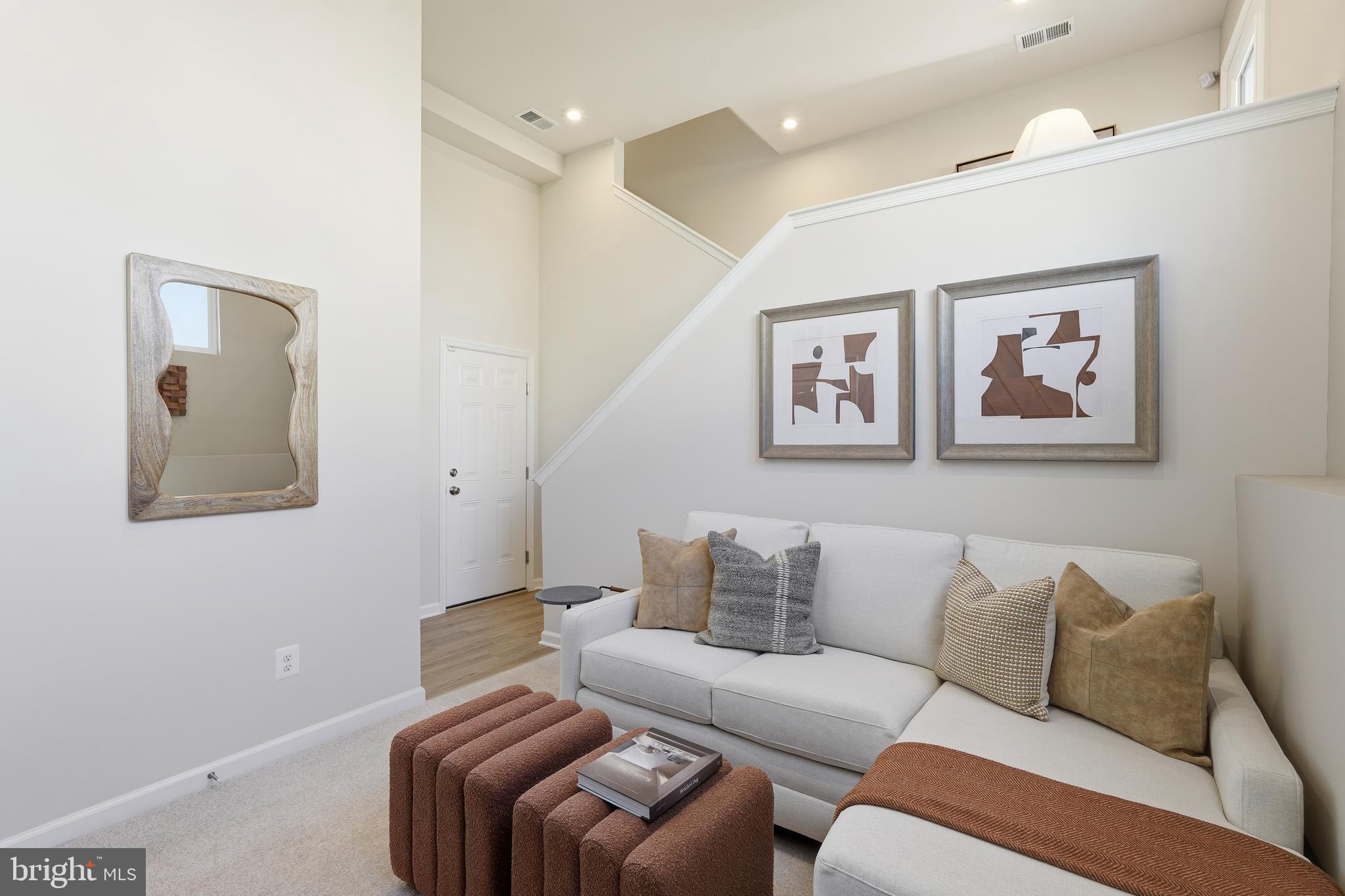 PRESIDENTS POINTE - Residential