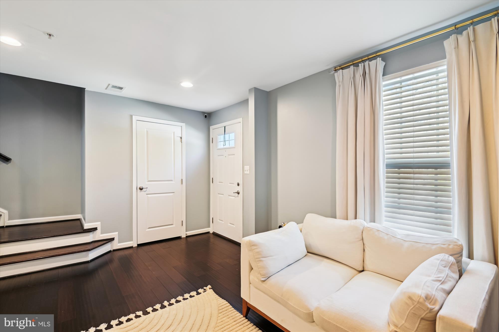 HOWARD SQUARE - Residential