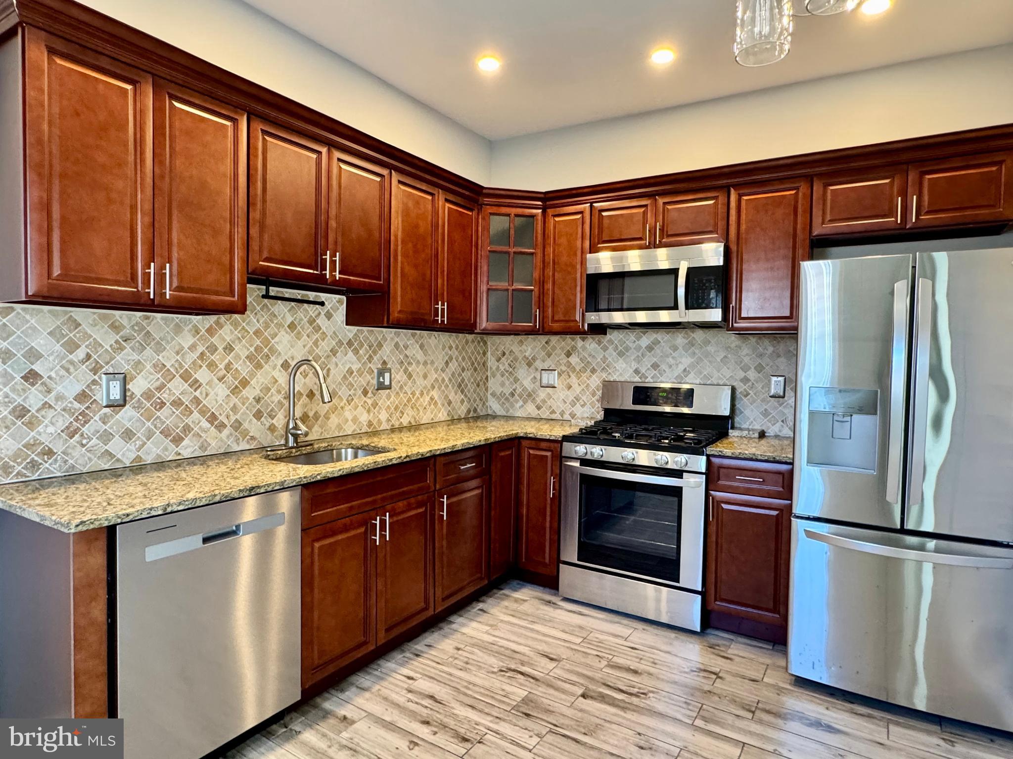 PORT RICHMOND - Residential
