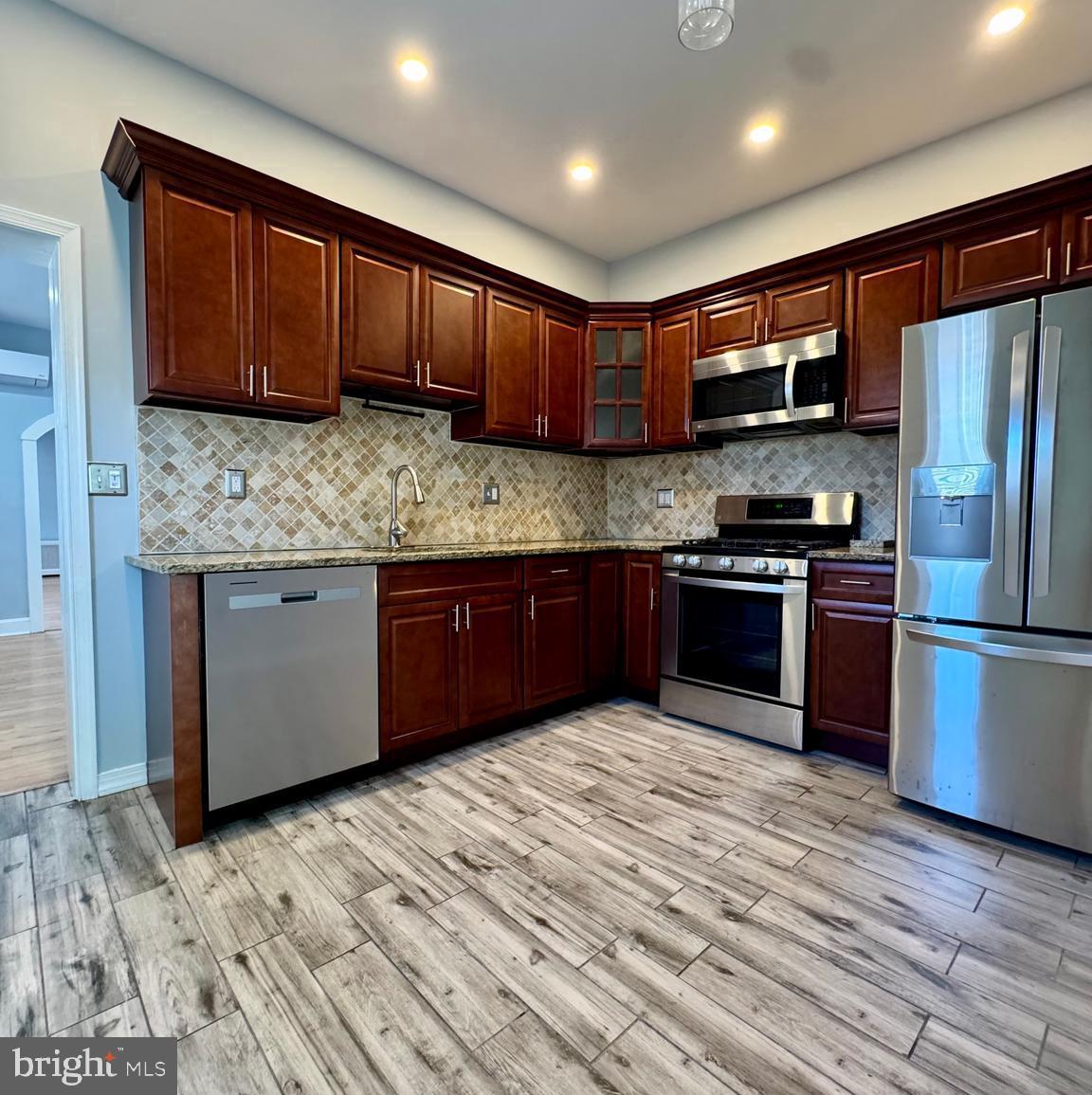 PORT RICHMOND - Residential
