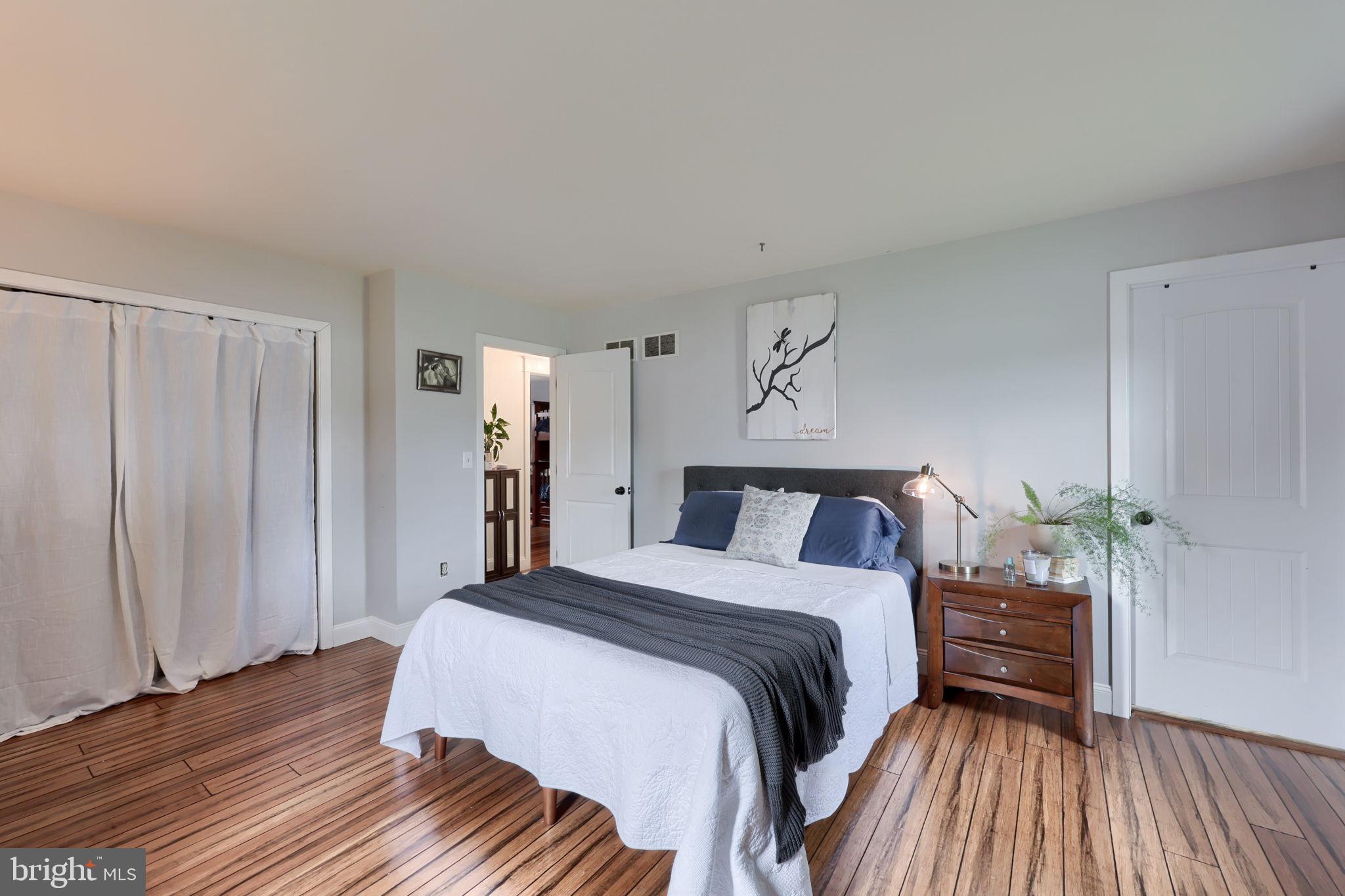 COUNTRY MILLS - Residential