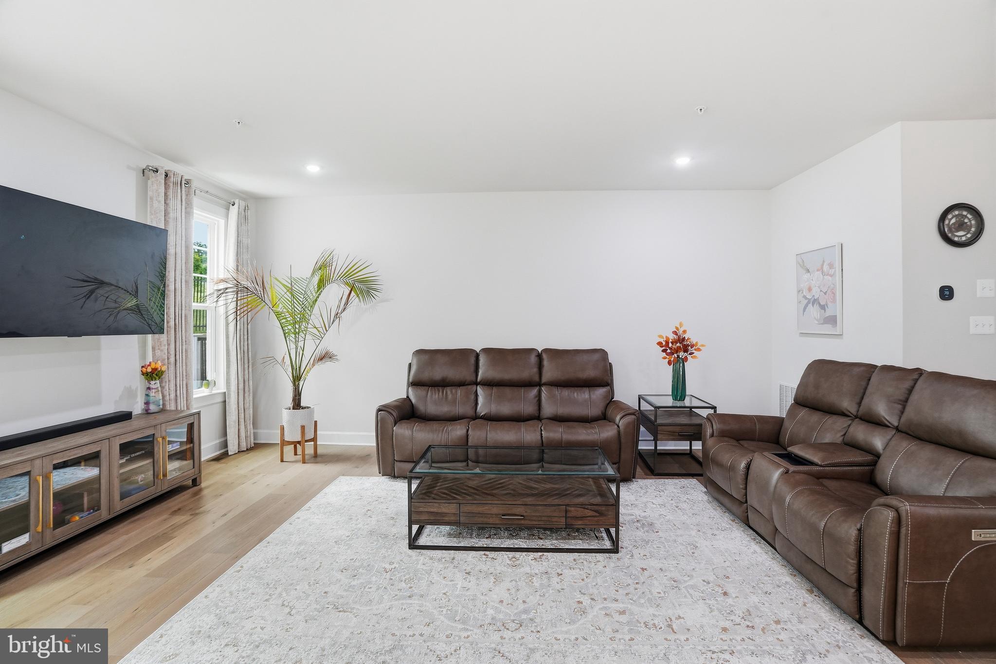 PONDS EDGE - Residential