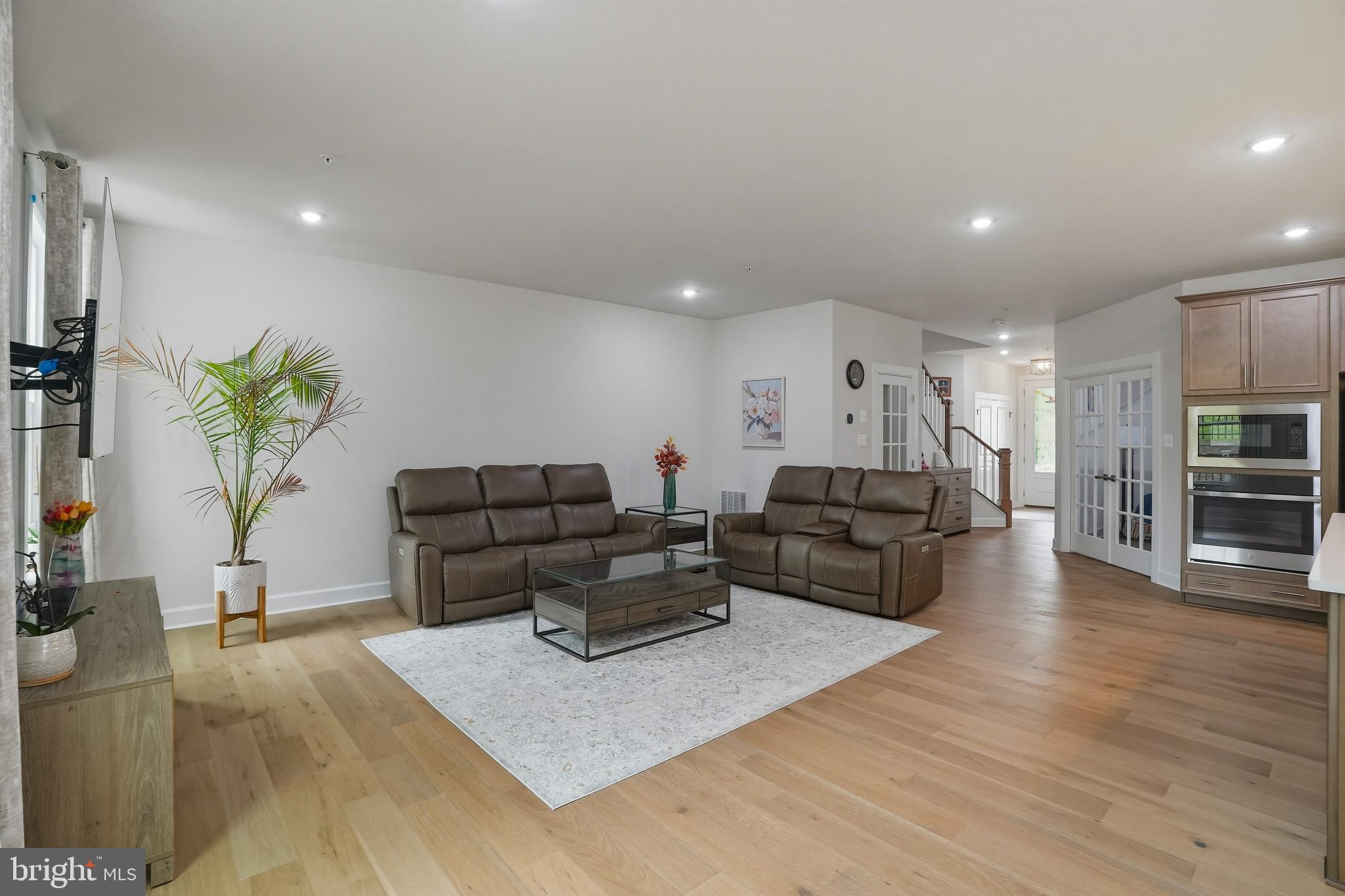 PONDS EDGE - Residential