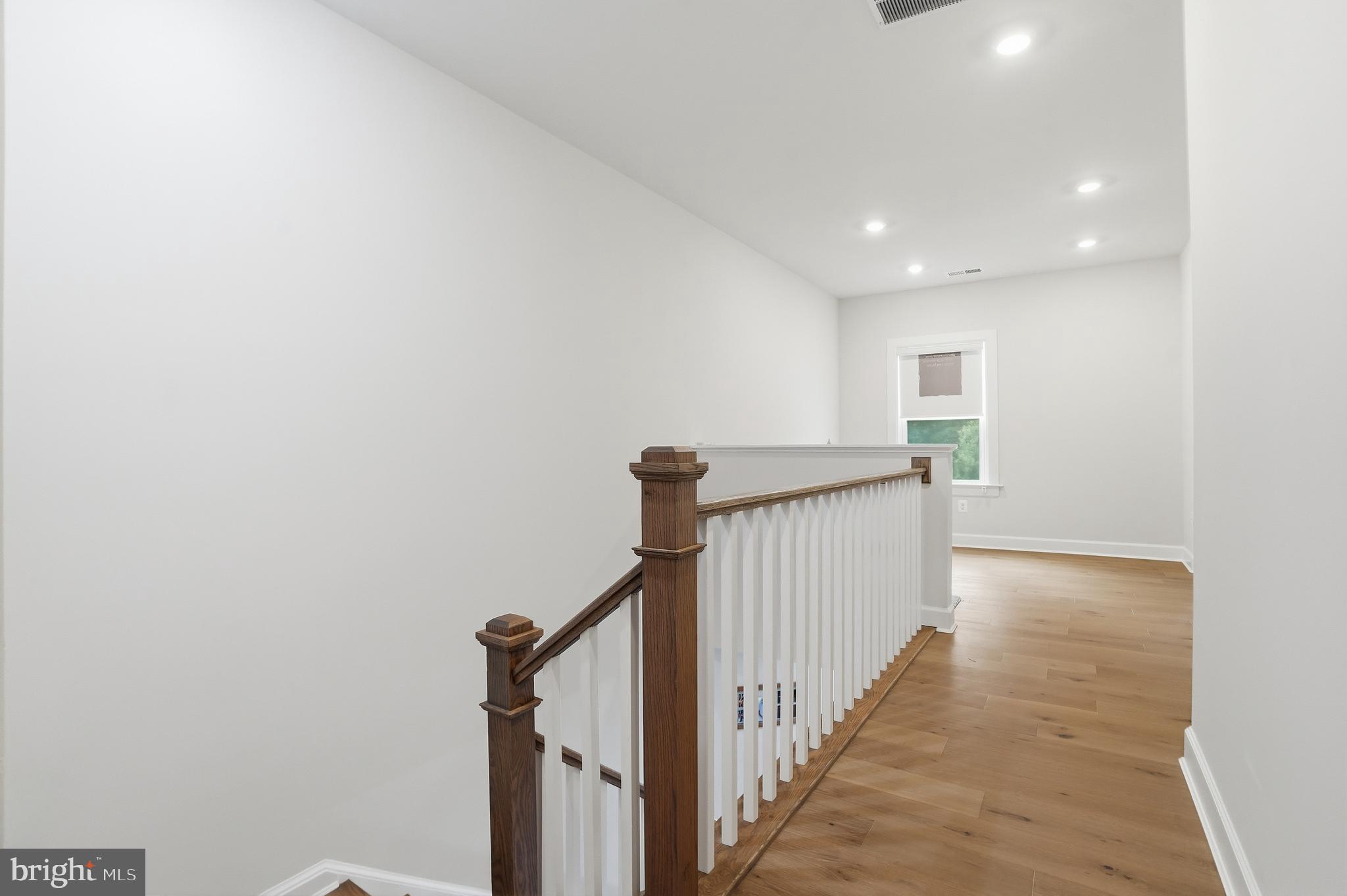 PONDS EDGE - Residential