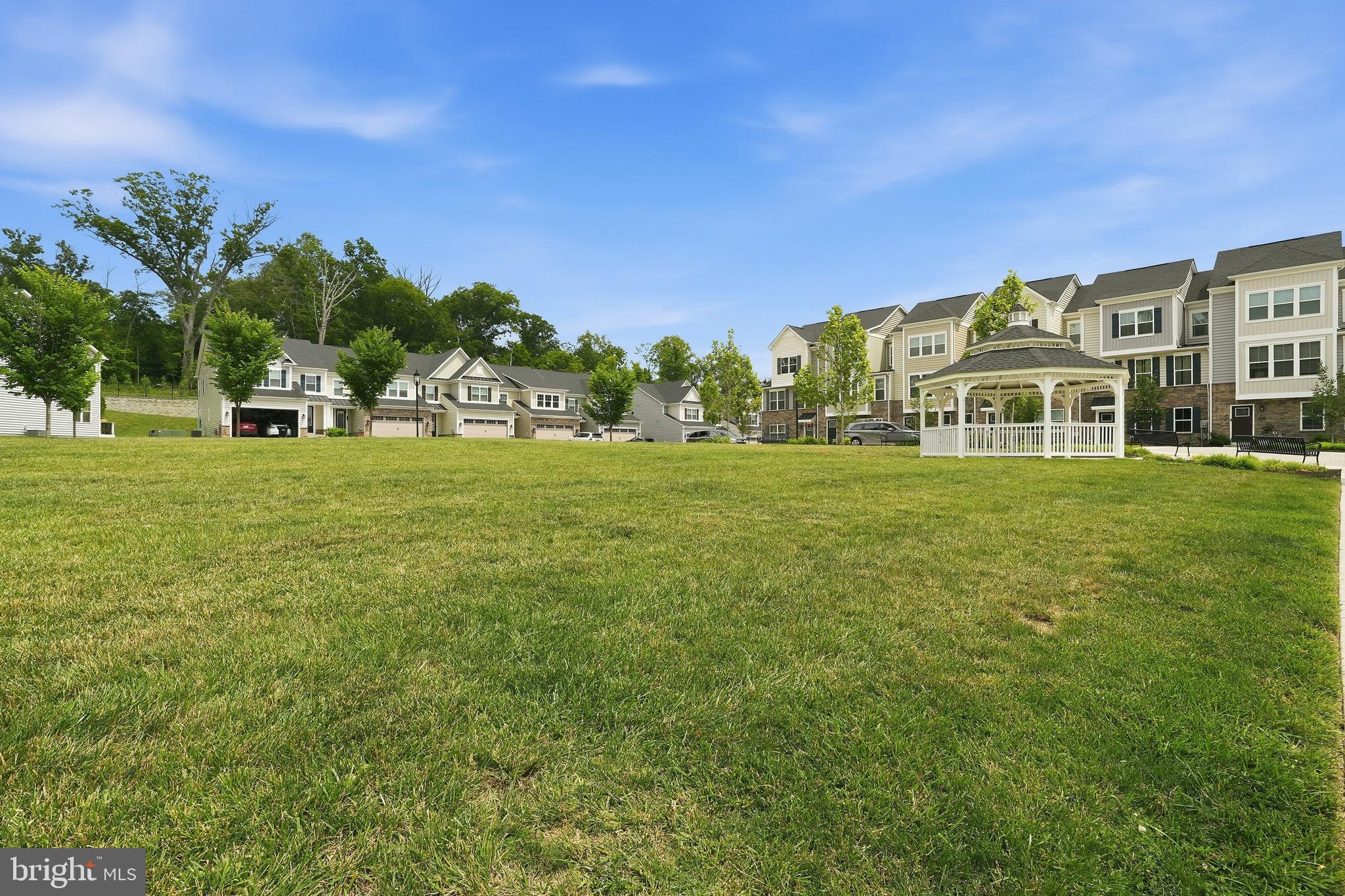 PONDS EDGE - Residential