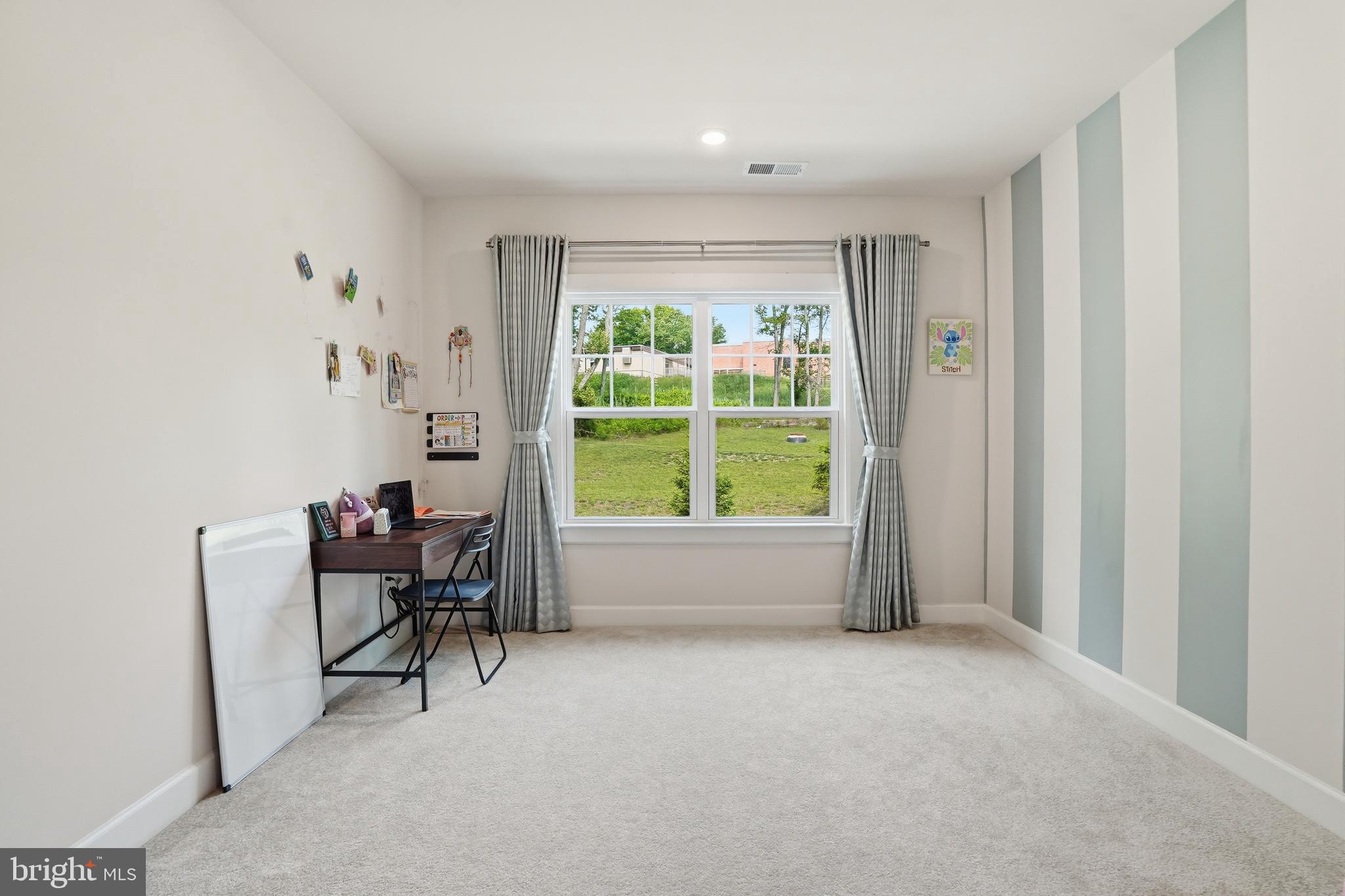 PONDS EDGE - Residential