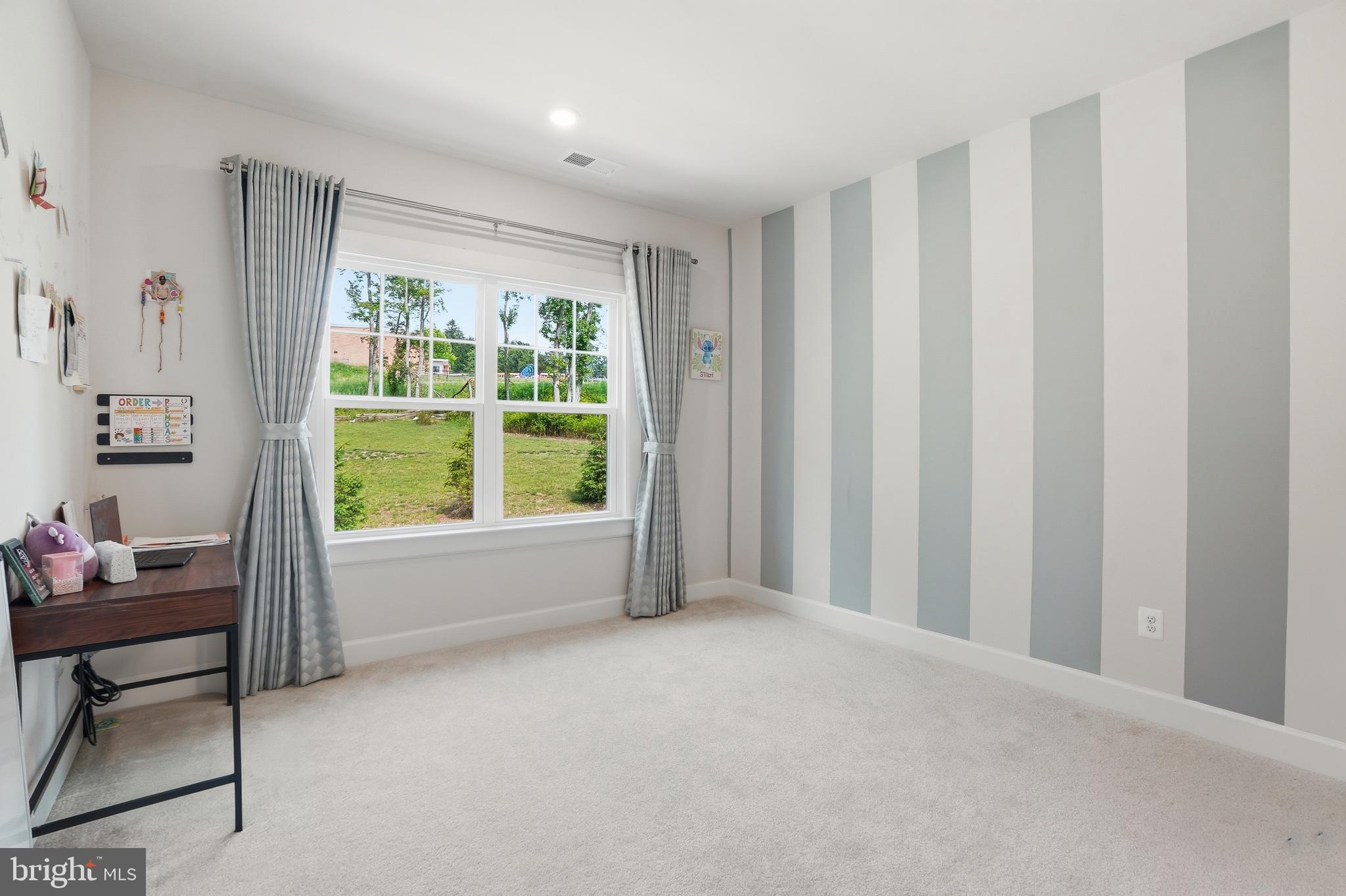 PONDS EDGE - Residential