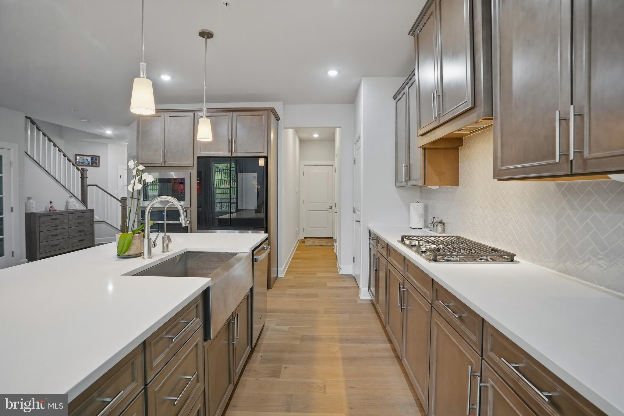 PONDS EDGE - Residential