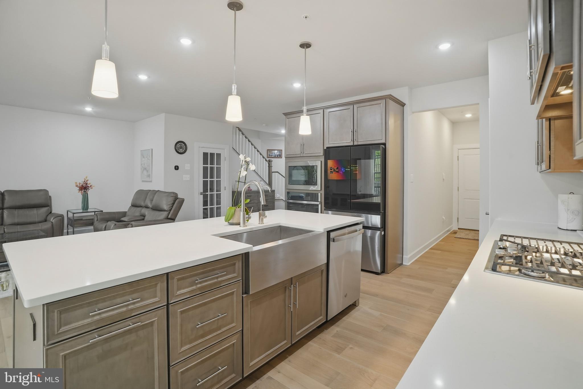PONDS EDGE - Residential