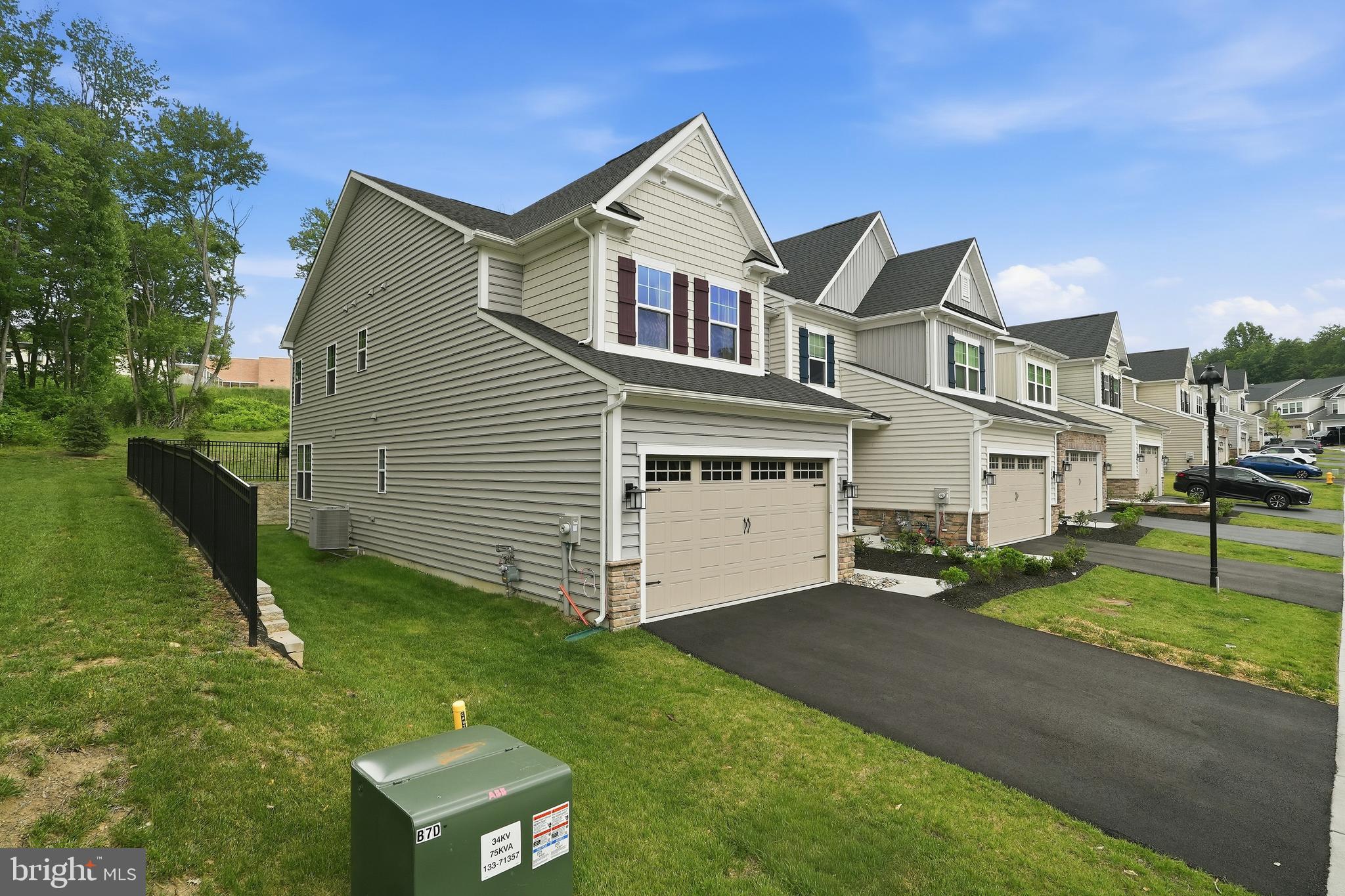PONDS EDGE - Residential