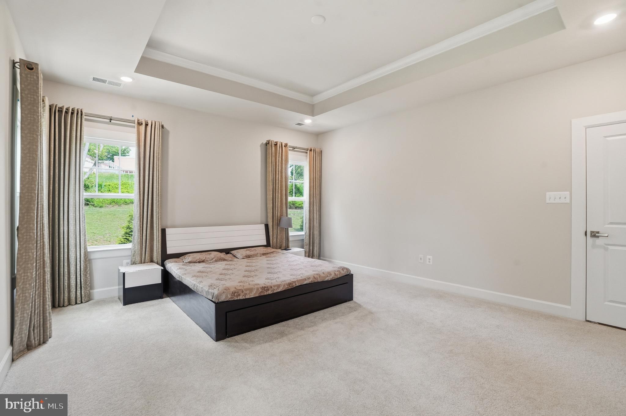 PONDS EDGE - Residential