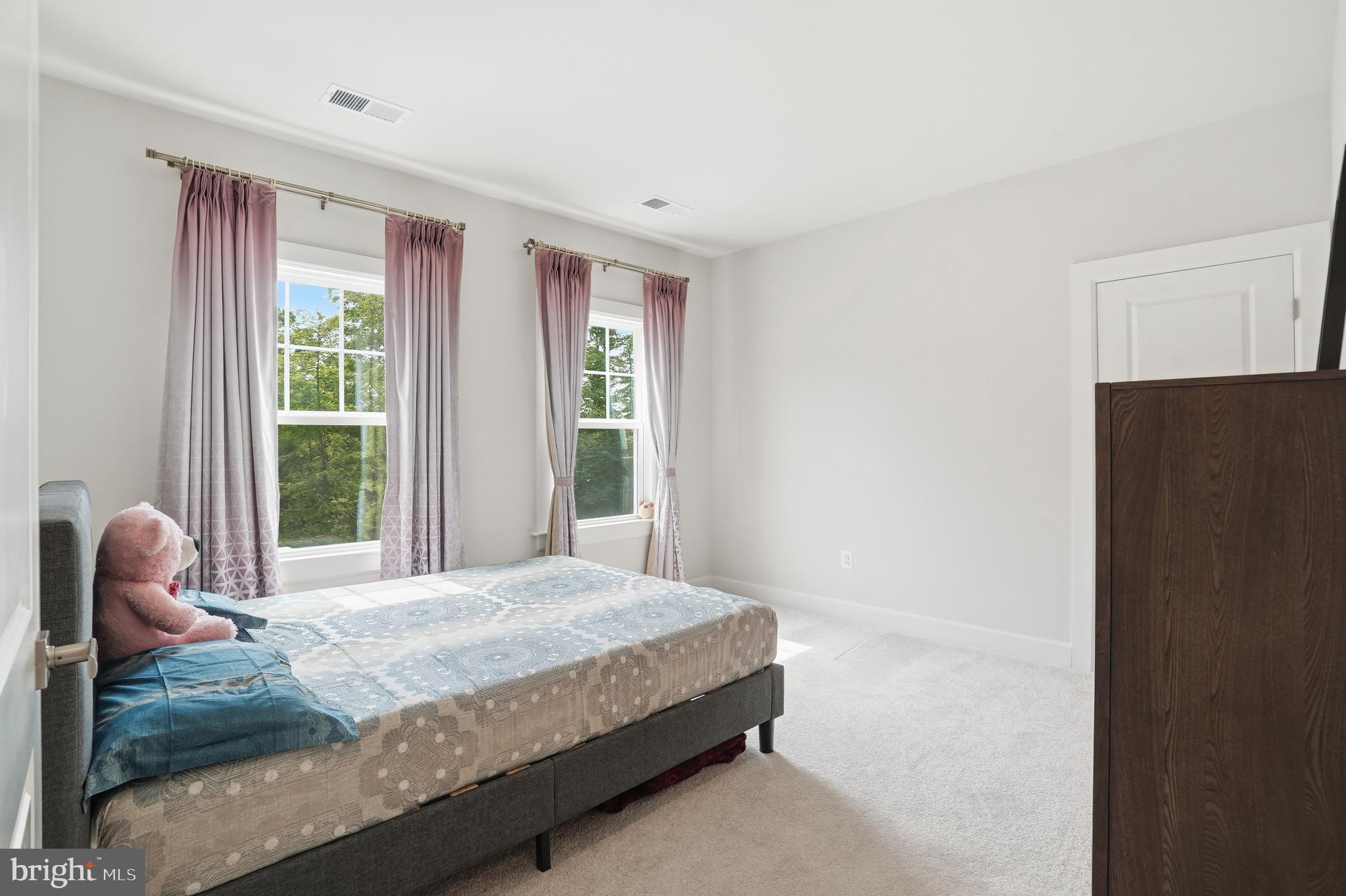 PONDS EDGE - Residential